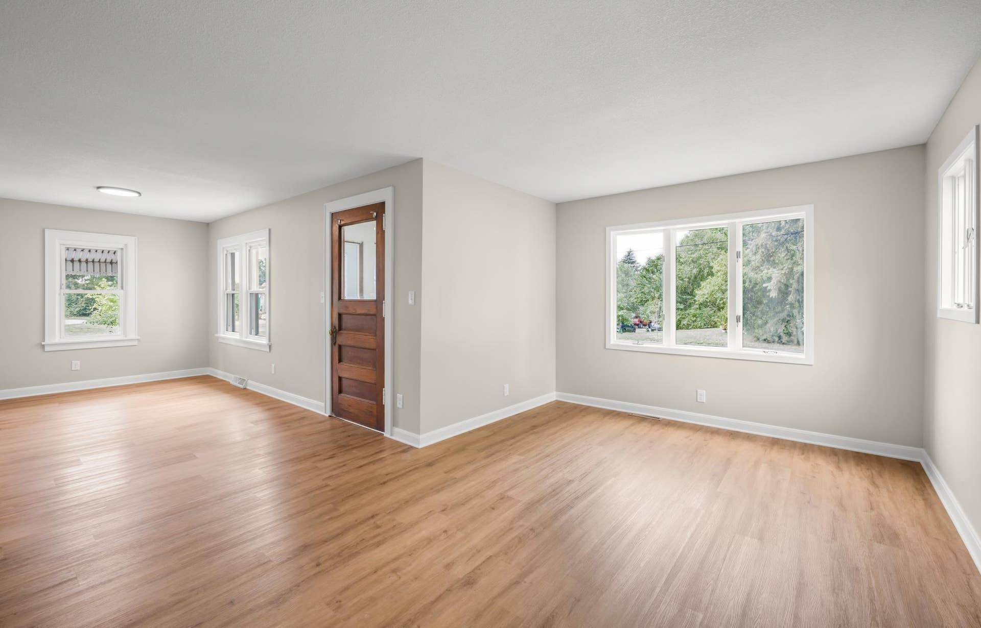 756 Mcknight Road N, Maplewood, MN 55119 Large living room - the main floor boasts both a living room and family room in addition to completely remodeled kitchen and full bathroom as well as the convenience of a main level bedroom.