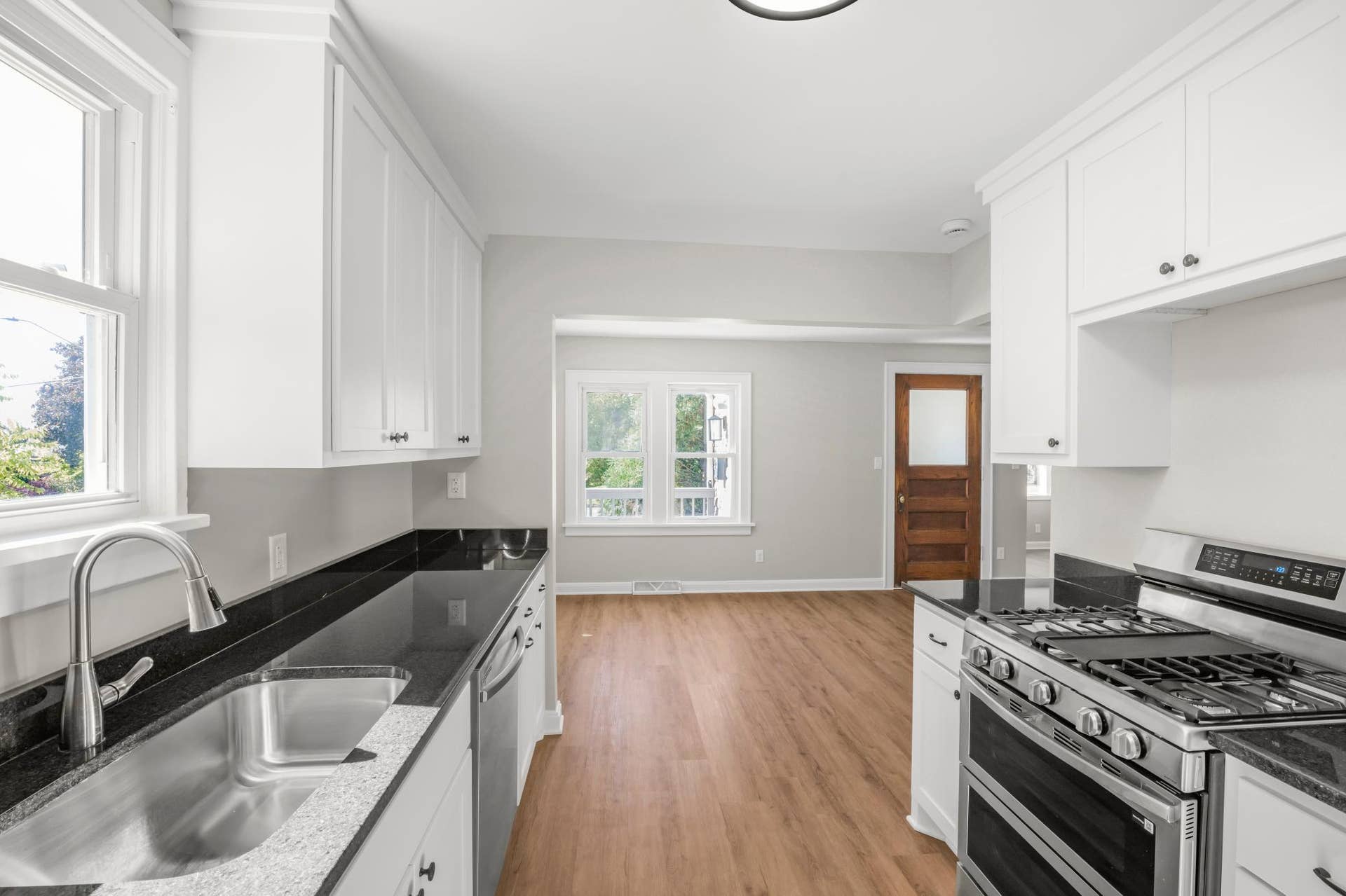 756 Mcknight Road N, Maplewood, MN 55119 Another angle of this fantastic kitchen