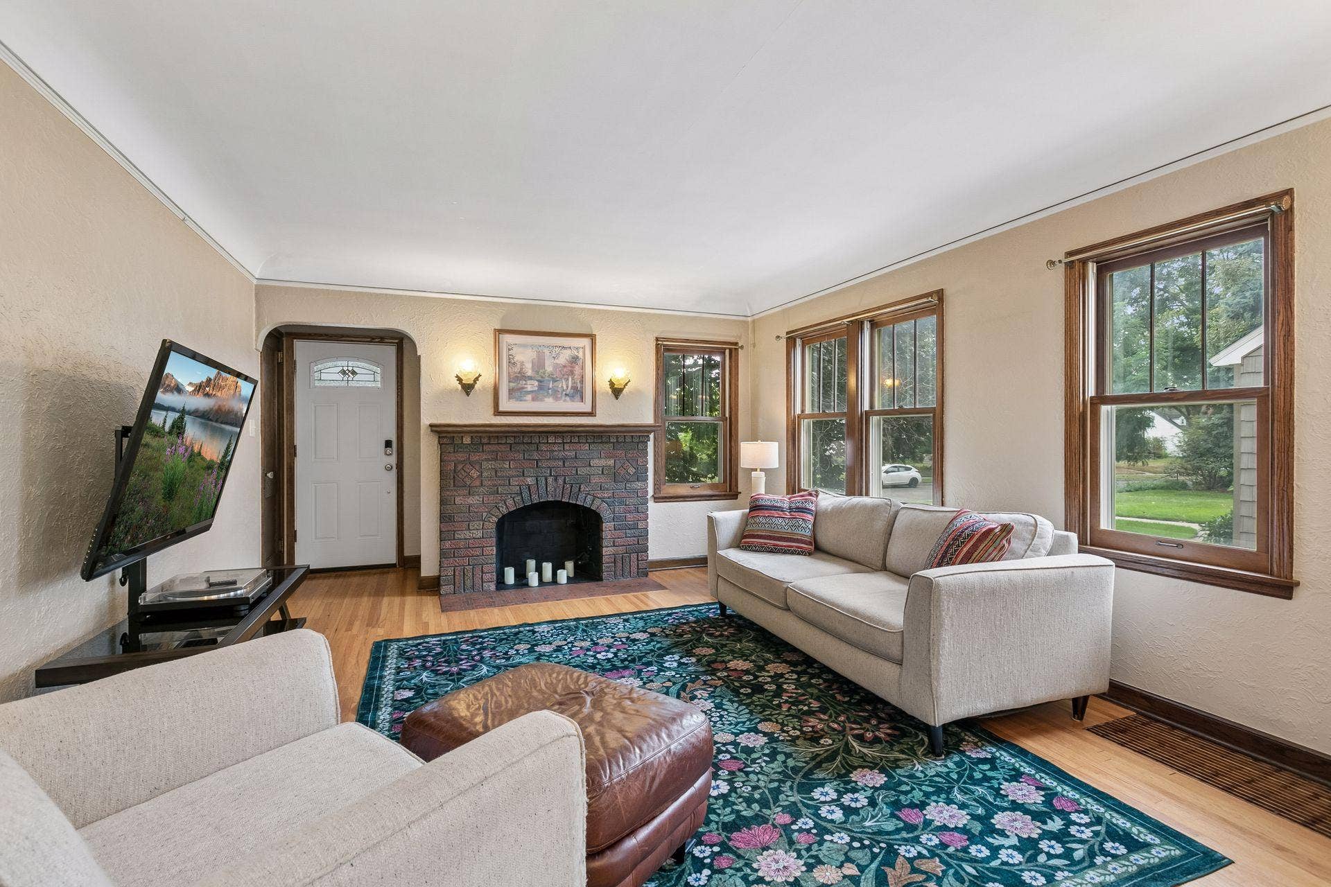 5912 10th Avenue S, 17, Minneapolis, MN 55417 Sun Filled Home