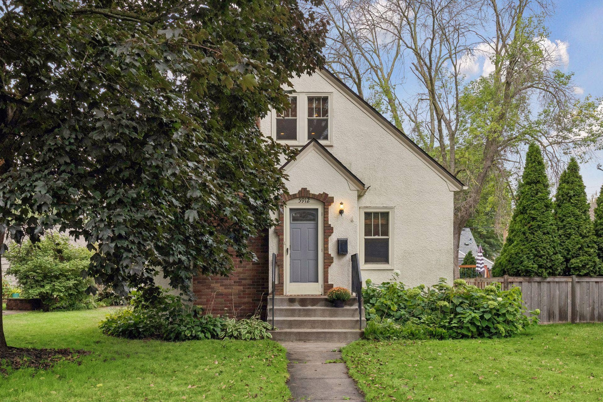 5912 10th Avenue S, 17, Minneapolis, MN 55417 Diamond Lake Tudor
