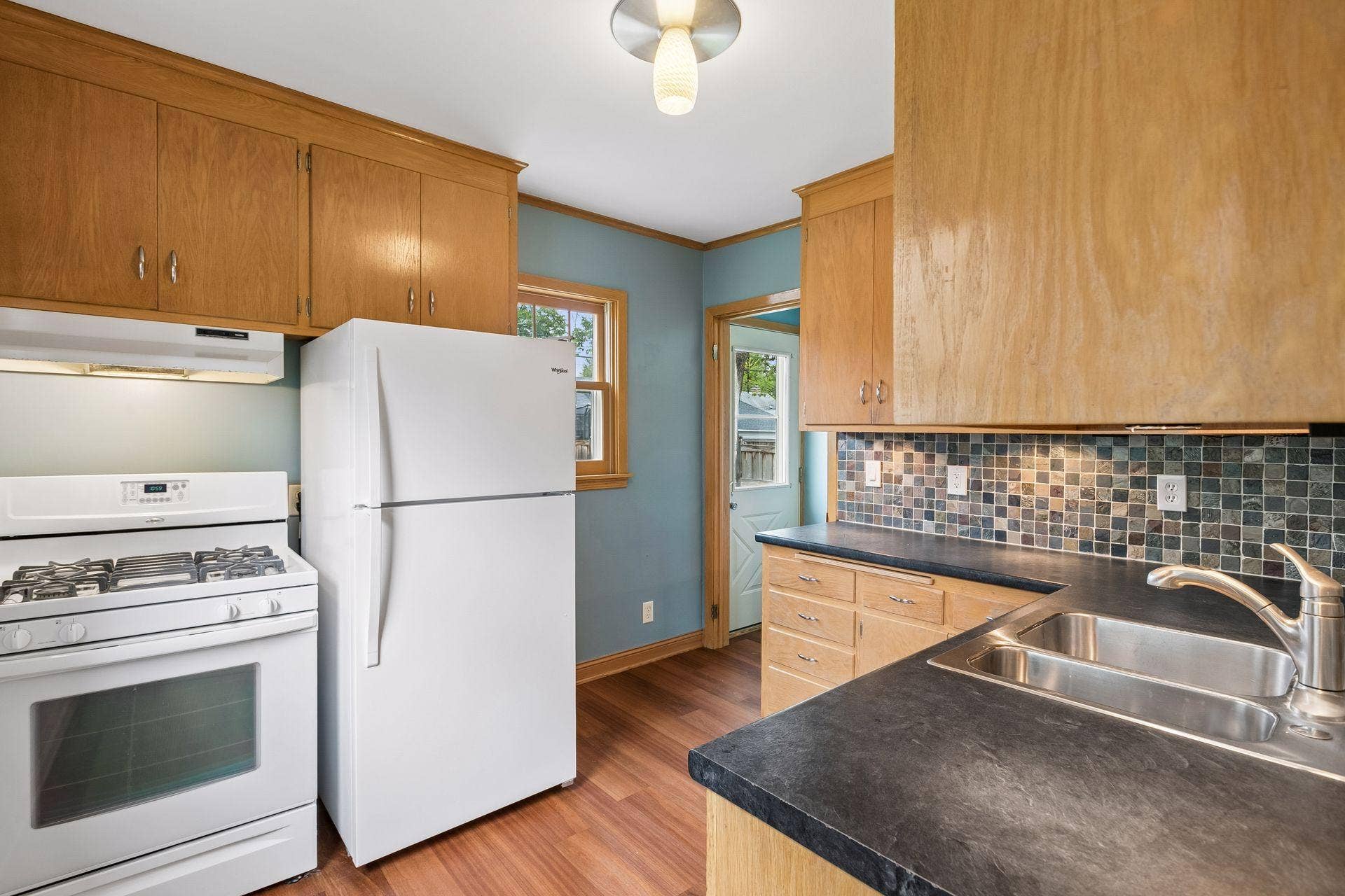 5912 10th Avenue S, 17, Minneapolis, MN 55417 Kitchen