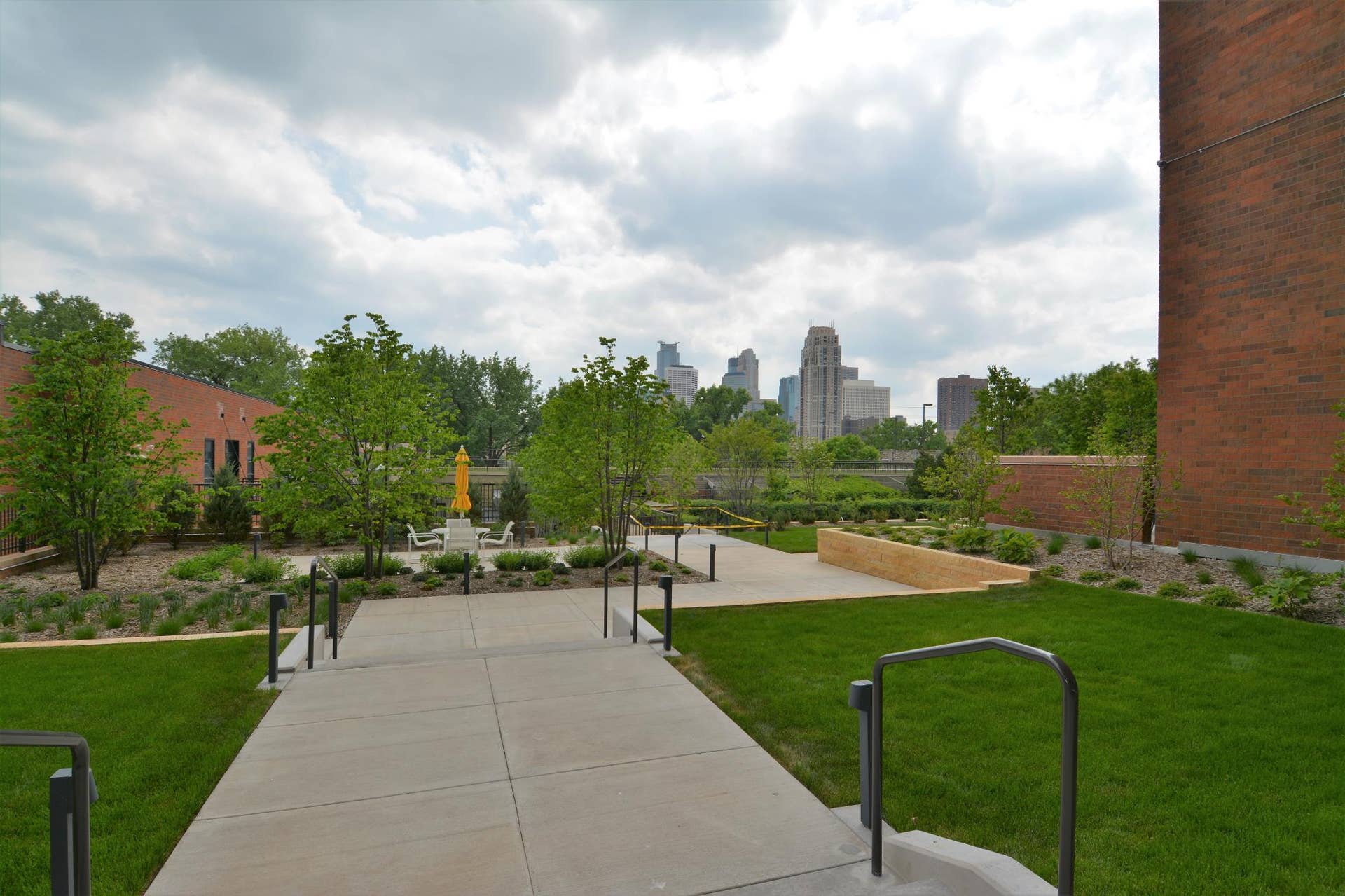 100 2nd Street SE, #406, 50, Minneapolis, MN 55414 Private Lush Landscaped Grounds
