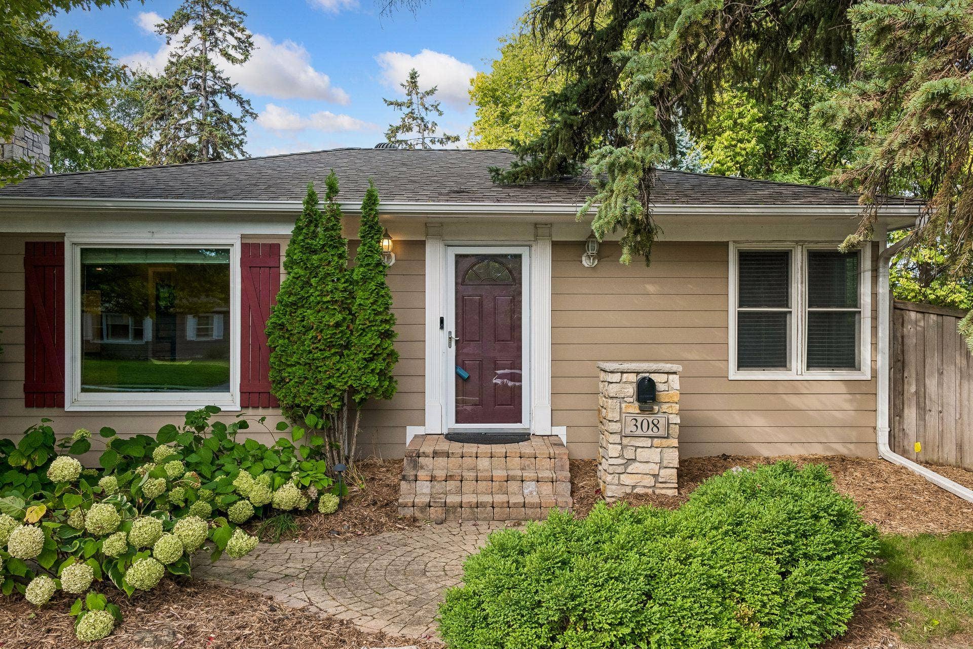 308 Monroe Avenue South