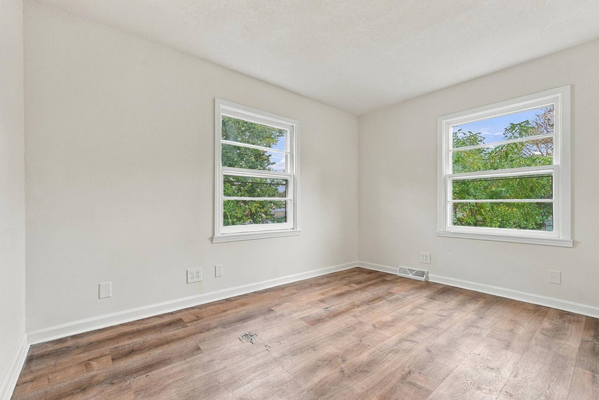3746 Russell Avenue N, 12, Minneapolis, MN 55412 33-web-or-mls-3746_Russell_Avenue_North_Minneapolis_03011.jpg
