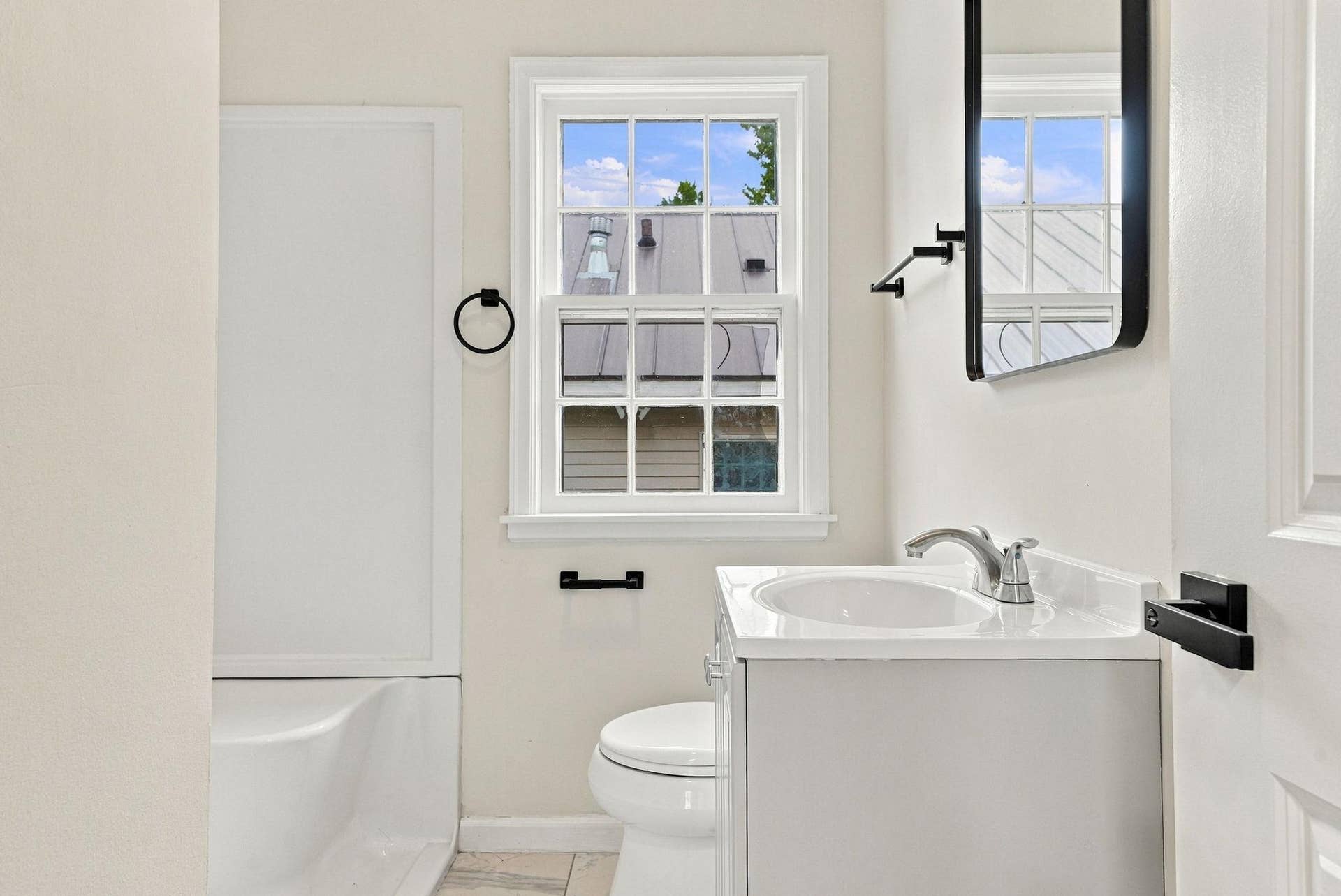 3746 Russell Avenue N, 12, Minneapolis, MN 55412 18-web-or-mls-3746_Russell_Avenue_North_Minneapolis_02946.jpg