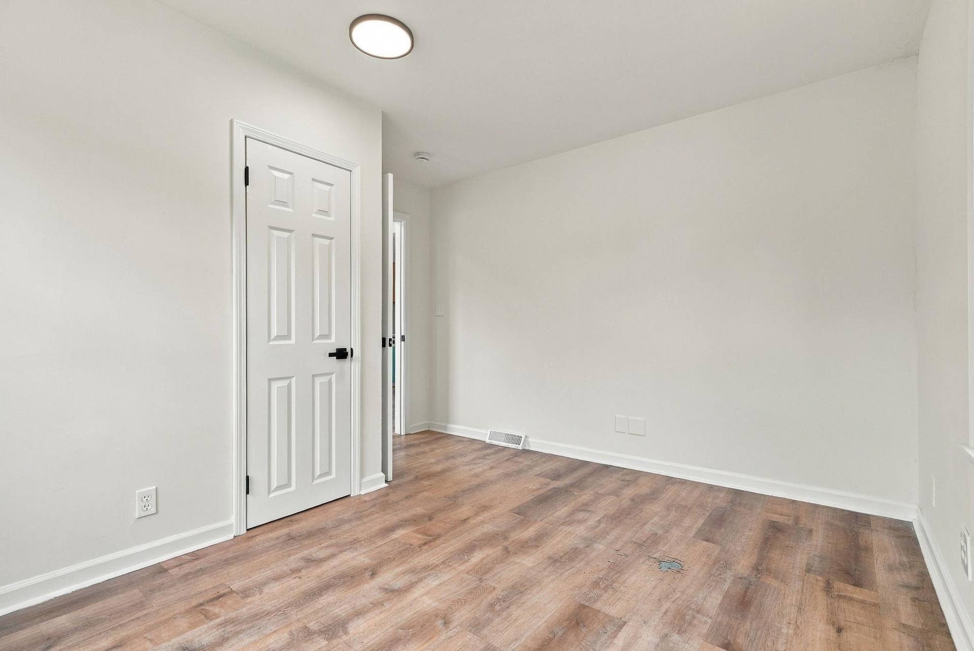 3746 Russell Avenue N, 12, Minneapolis, MN 55412 35-web-or-mls-3746_Russell_Avenue_North_Minneapolis_03016.jpg