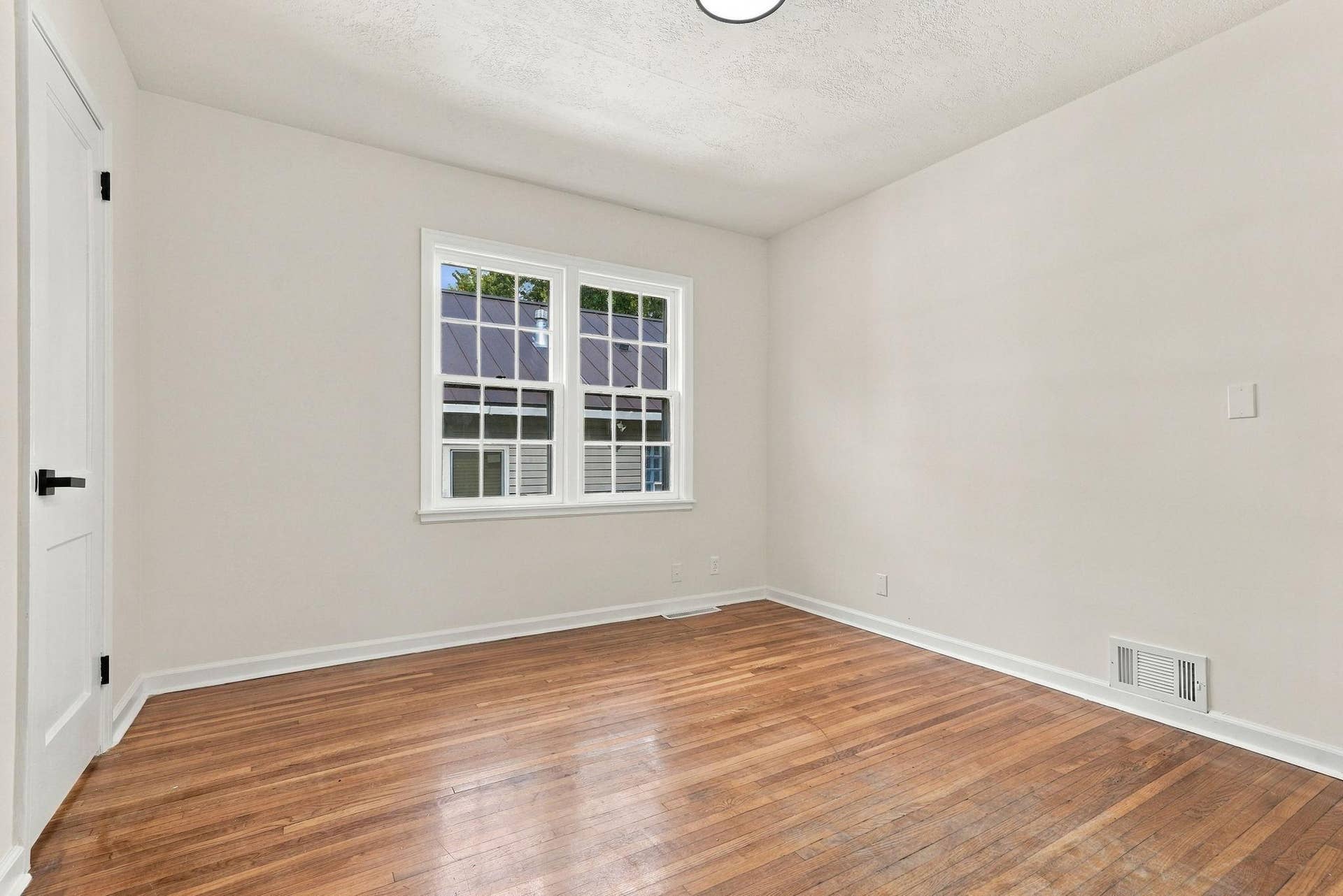 3746 Russell Avenue N, 12, Minneapolis, MN 55412 37-web-or-mls-3746_Russell_Avenue_North_Minneapolis_03021.jpg