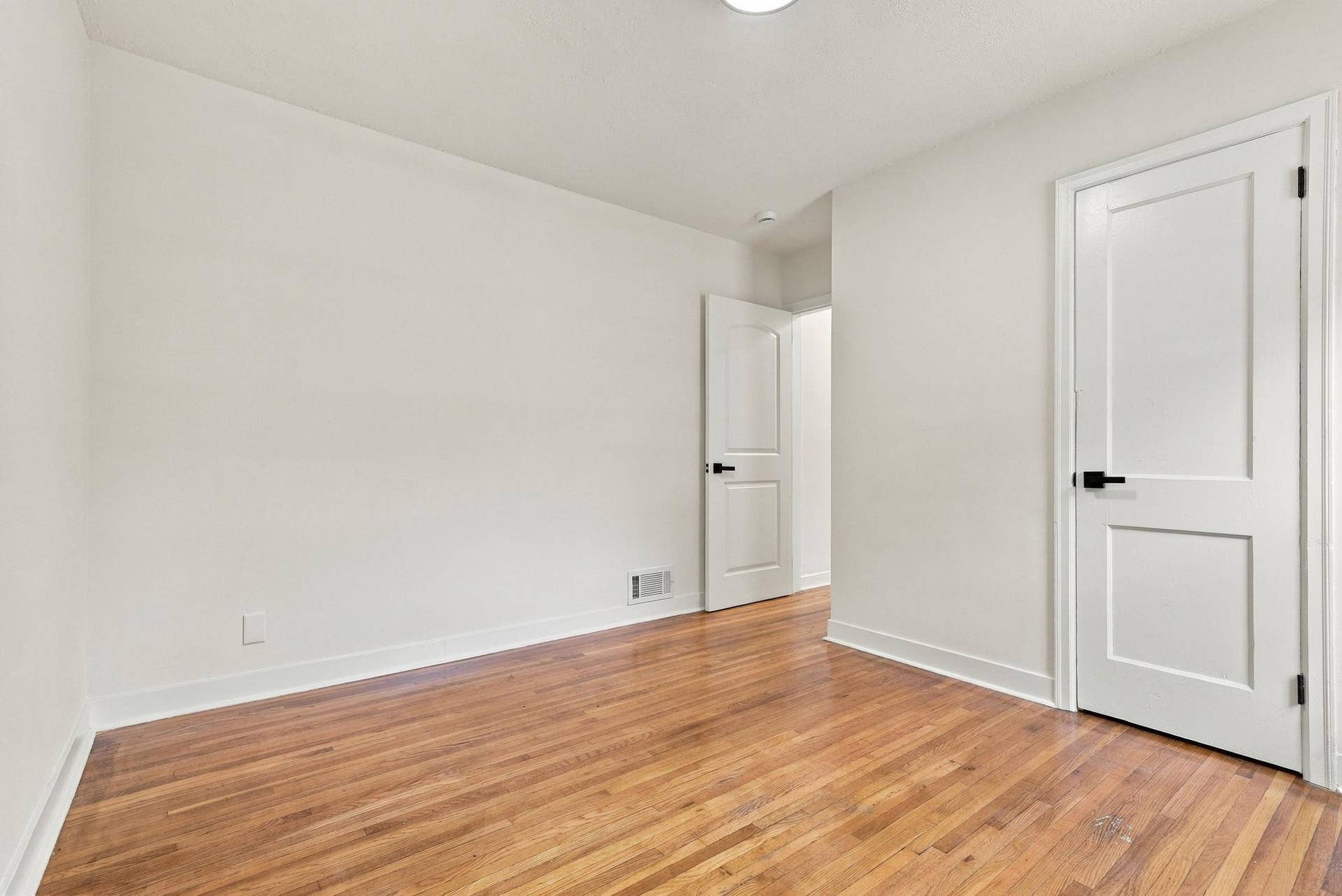 3746 Russell Avenue N, 12, Minneapolis, MN 55412 22-web-or-mls-3746_Russell_Avenue_North_Minneapolis_02971.jpg