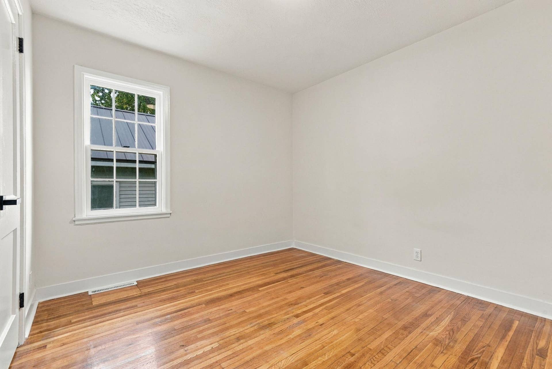 3746 Russell Avenue N, 12, Minneapolis, MN 55412 20-web-or-mls-3746_Russell_Avenue_North_Minneapolis_02961.jpg