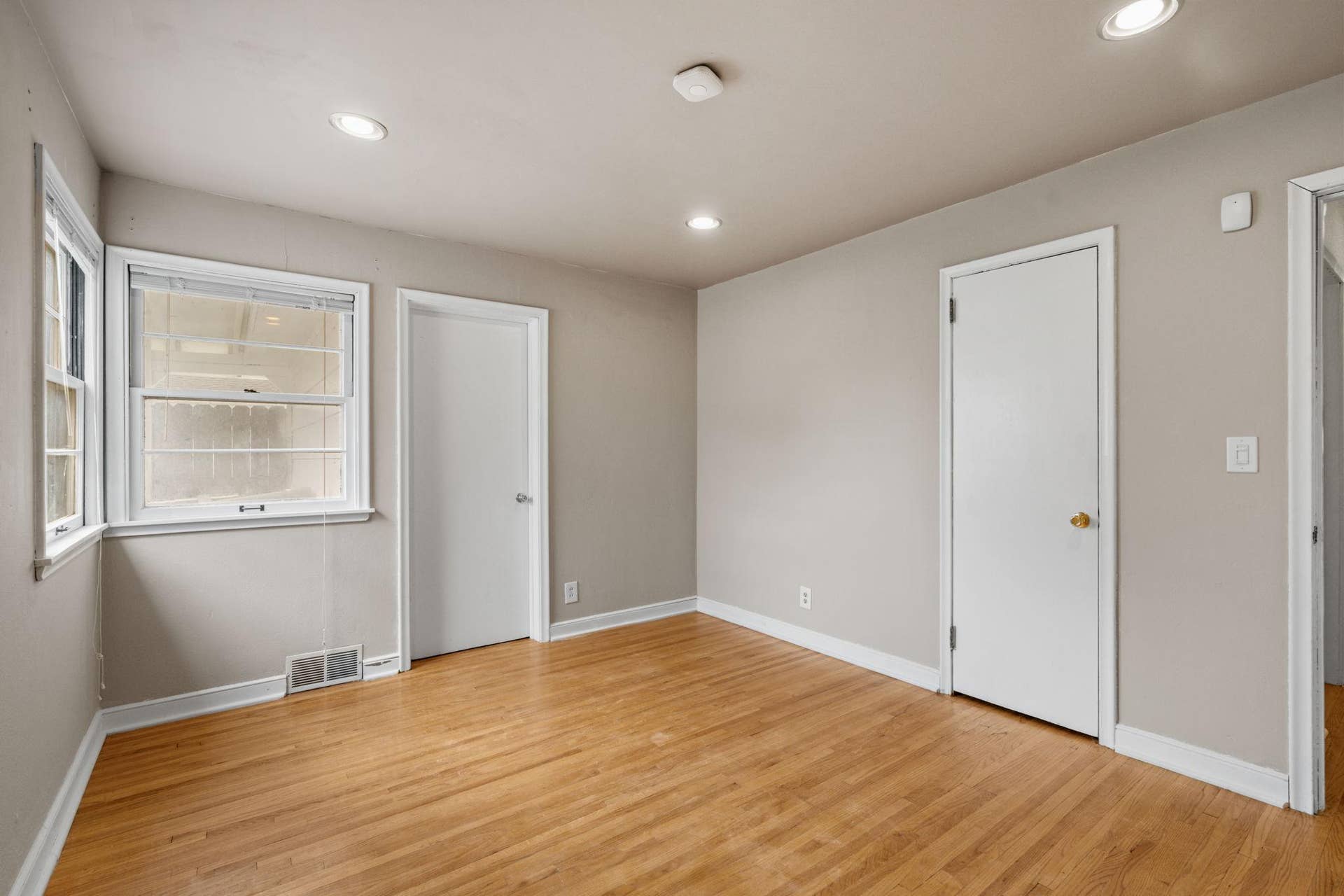 906 Sherwood Avenue, 98, Saint Paul, MN 55106 Main Level Bedroom