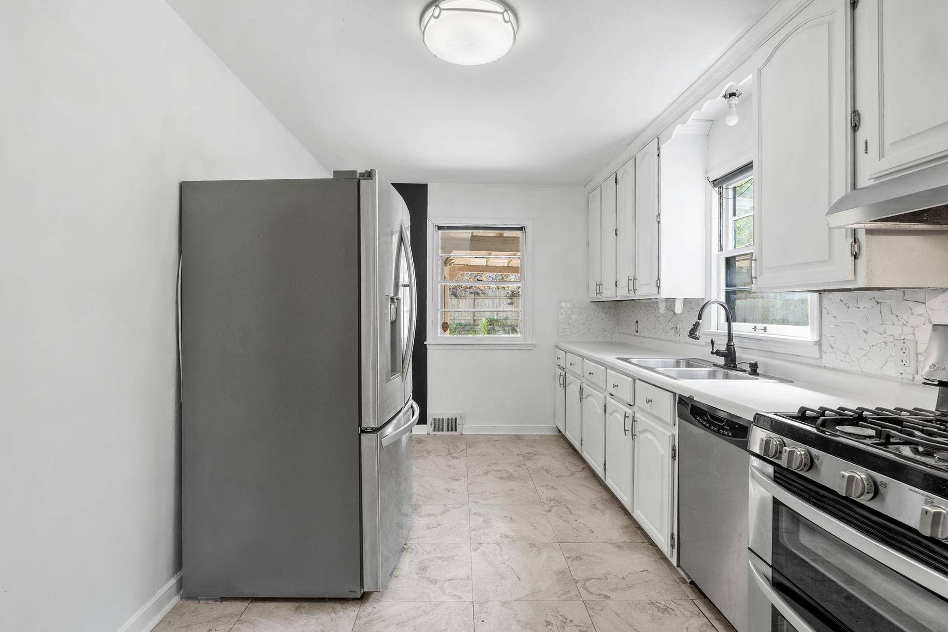 906 Sherwood Avenue, 98, Saint Paul, MN 55106 Stainless Steel Appliances