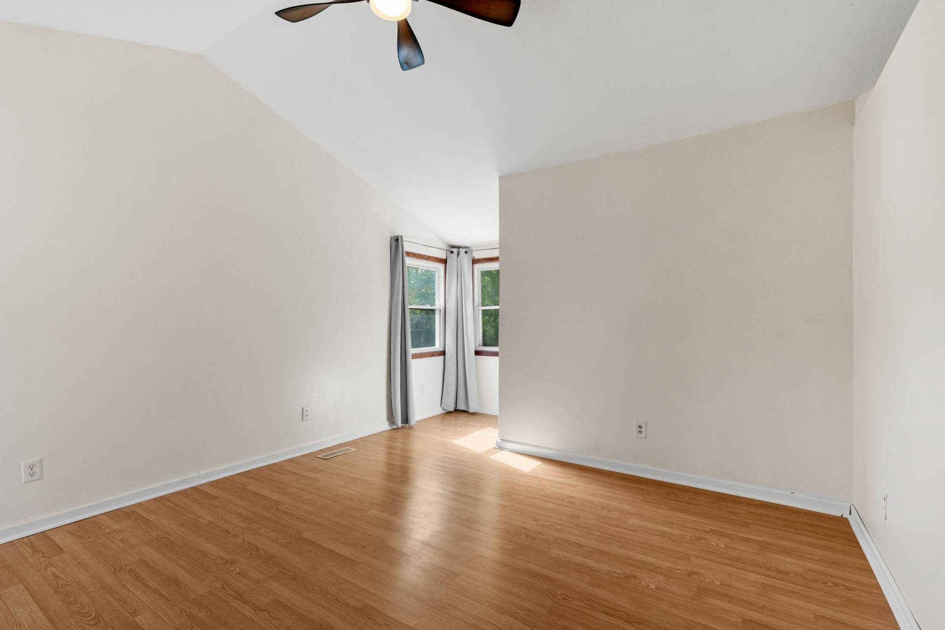 906 Sherwood Avenue, 98, Saint Paul, MN 55106 906 Sherwood Avenue, 98, Saint Paul, MN 55106