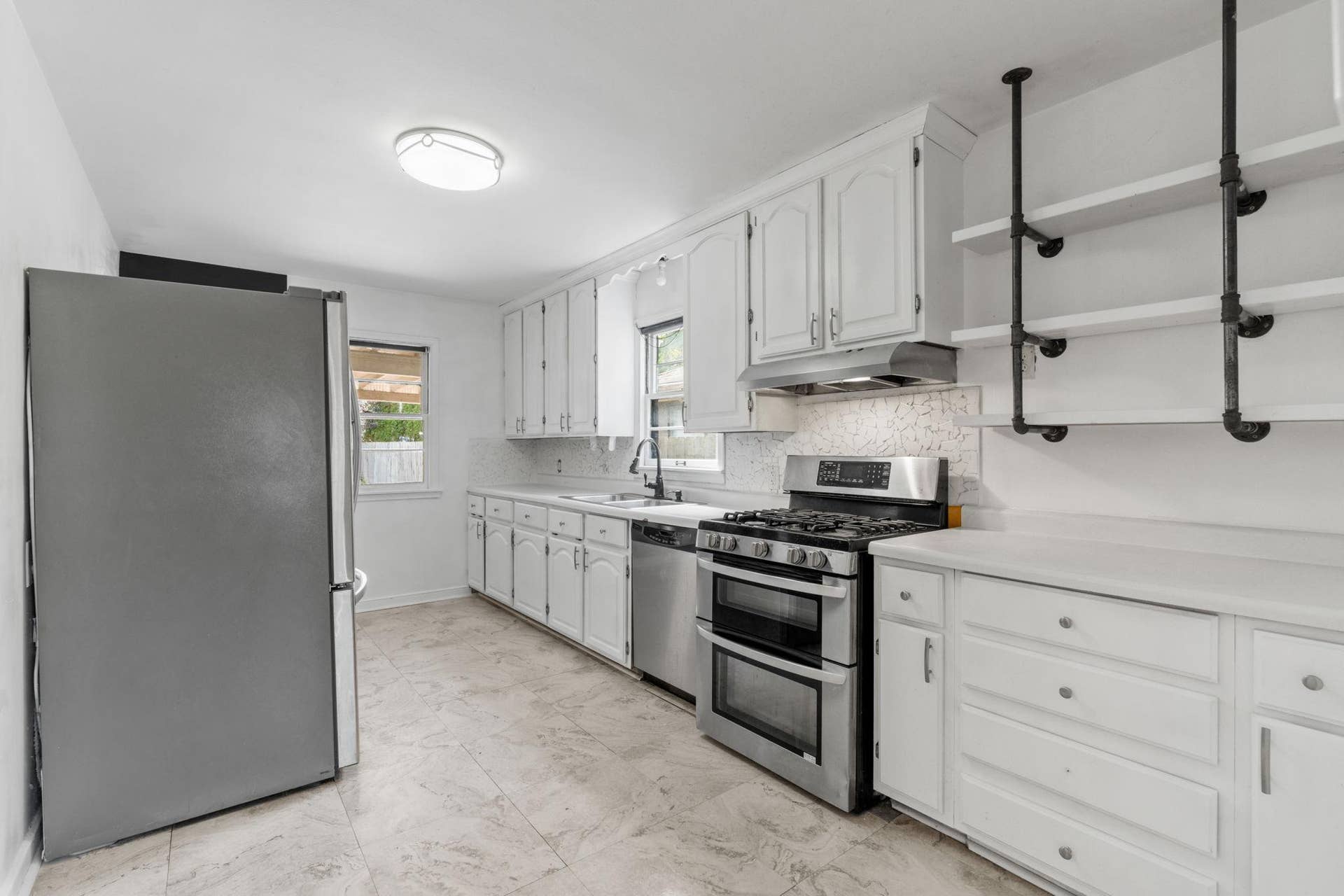 906 Sherwood Avenue, 98, Saint Paul, MN 55106 Bright and Beautiful Kitchen!