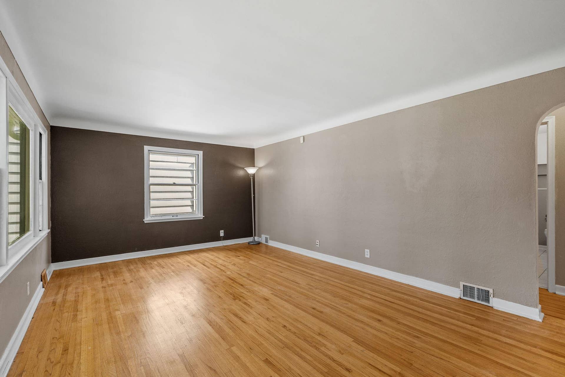 906 Sherwood Avenue, 98, Saint Paul, MN 55106 Living Room