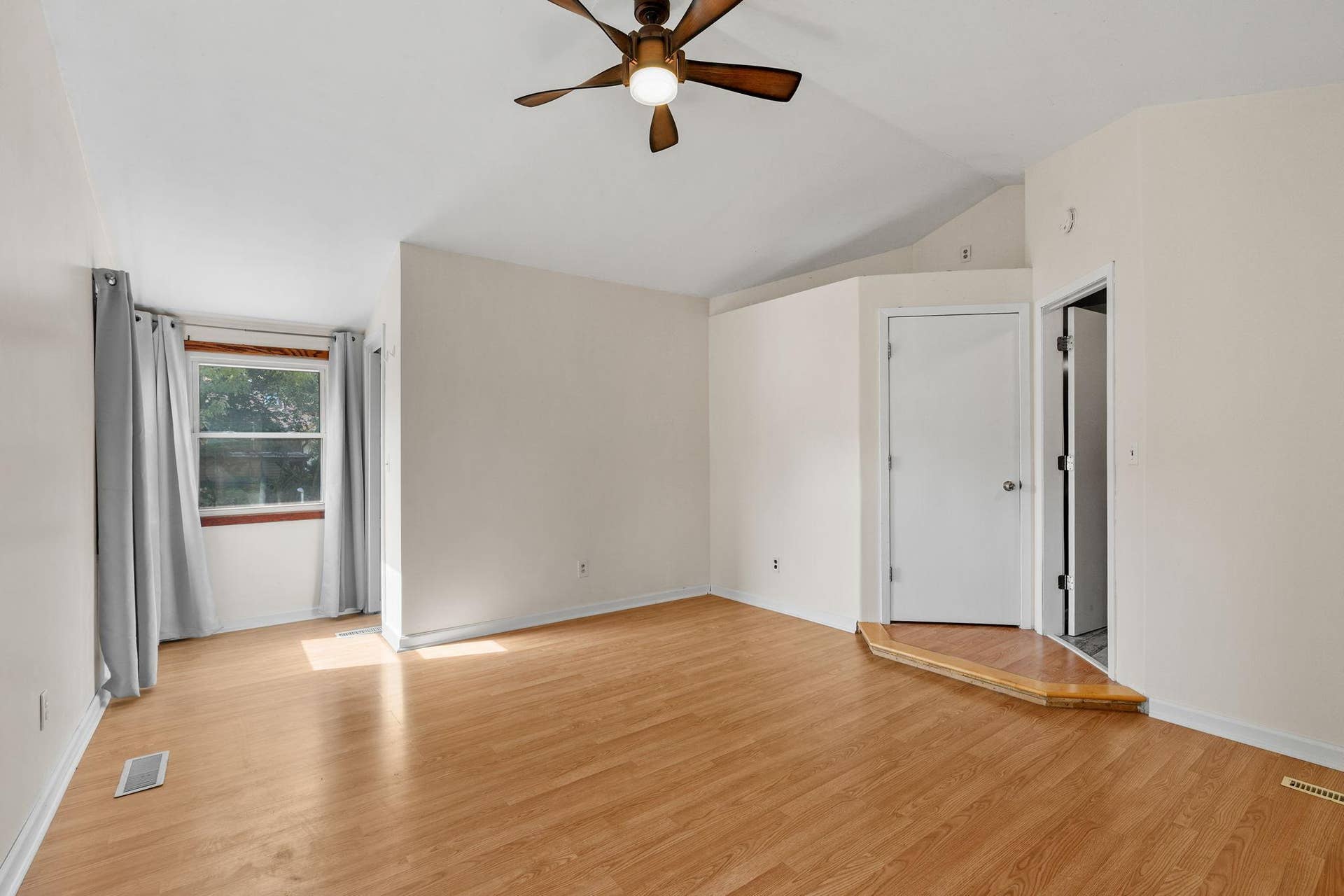 906 Sherwood Avenue, 98, Saint Paul, MN 55106 Huge Primary Bedroom!