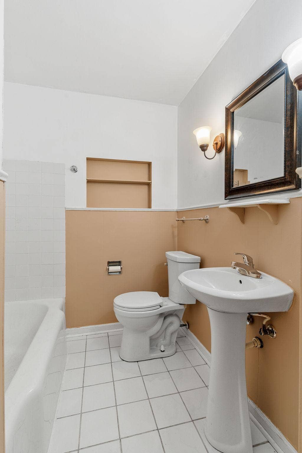 906 Sherwood Avenue, 98, Saint Paul, MN 55106 Main Level Full Bath