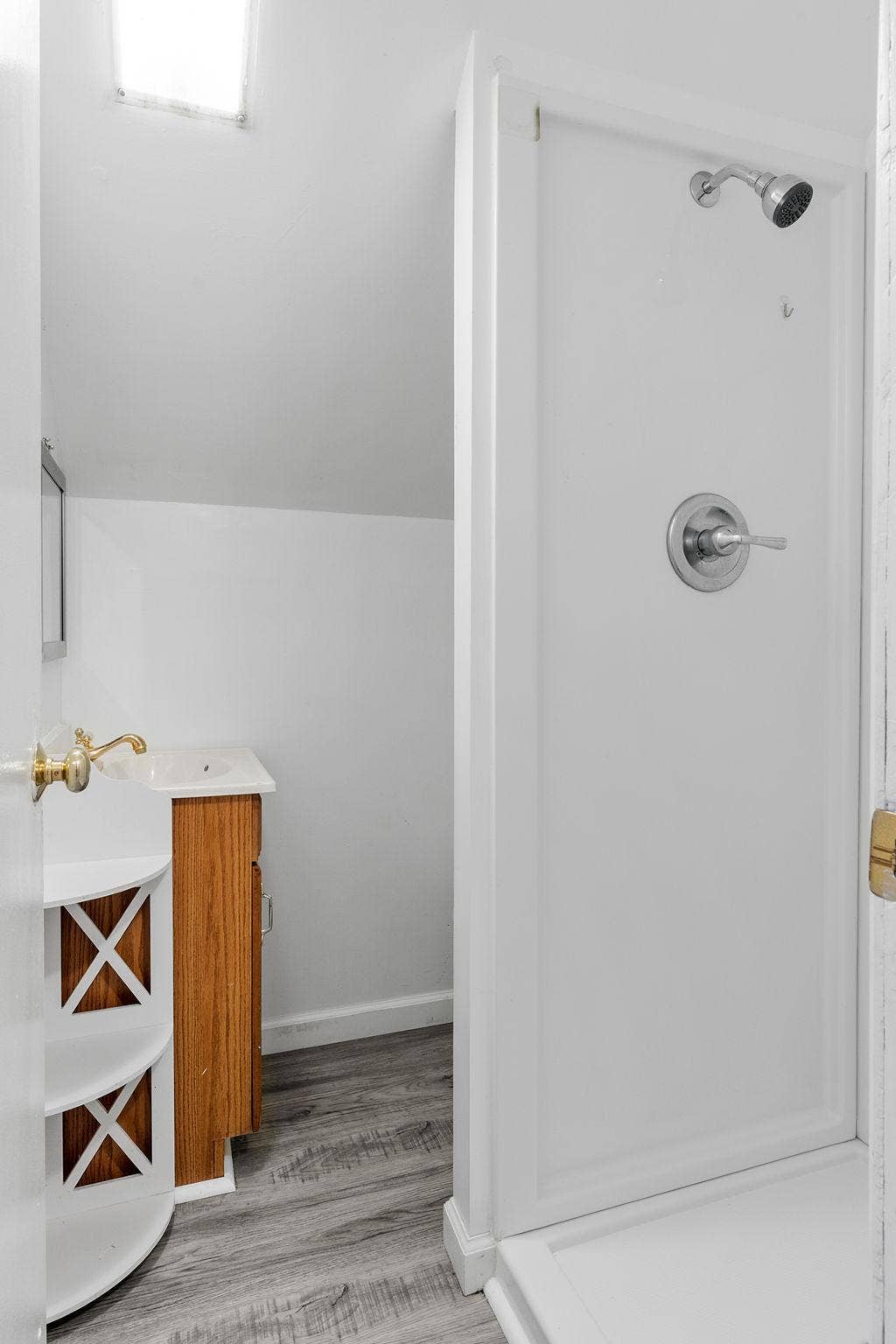 906 Sherwood Avenue, 98, Saint Paul, MN 55106 Upper Level 3/4 Bath