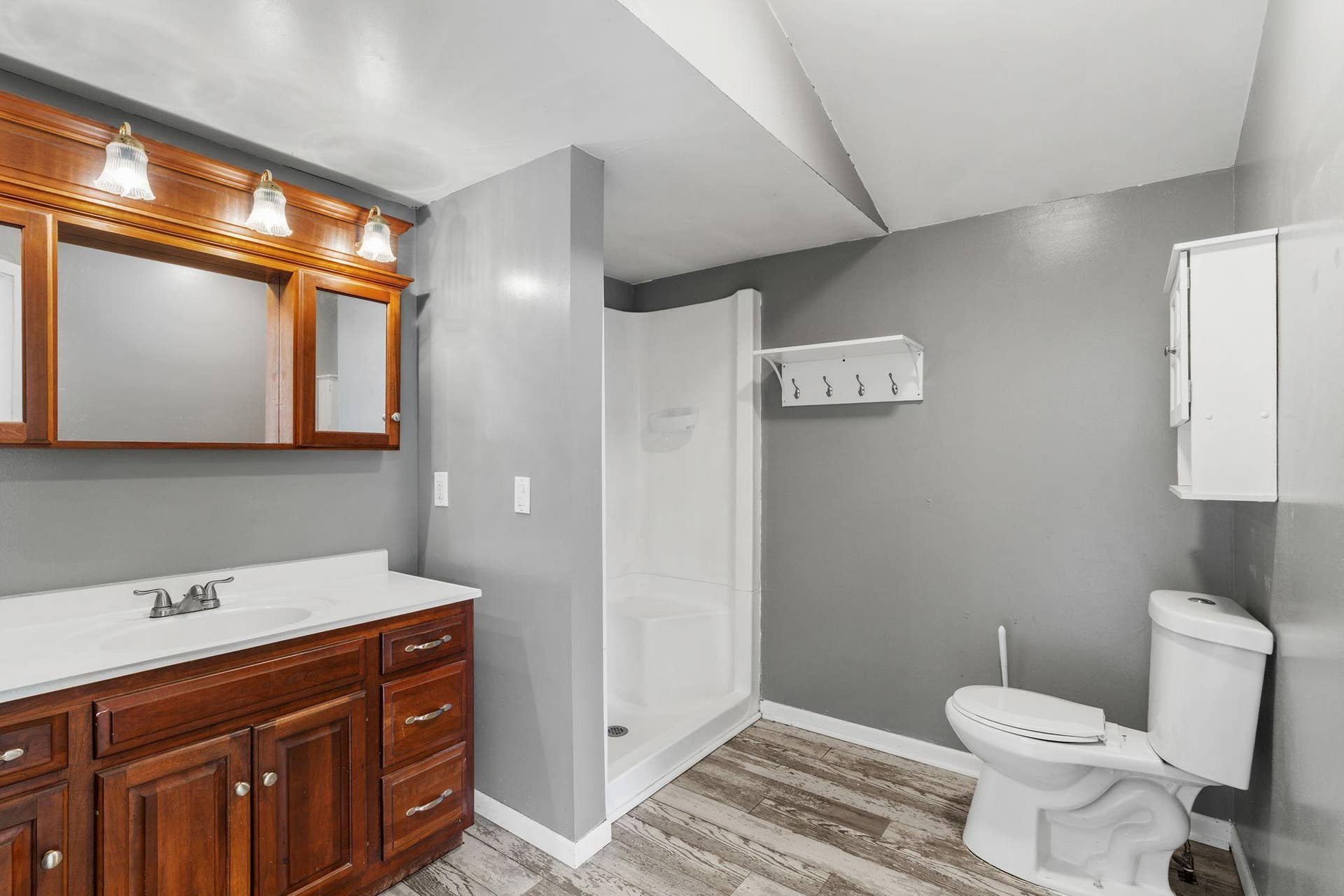 906 Sherwood Avenue, 98, Saint Paul, MN 55106 Private Primary 3/4 Ensuite Bath