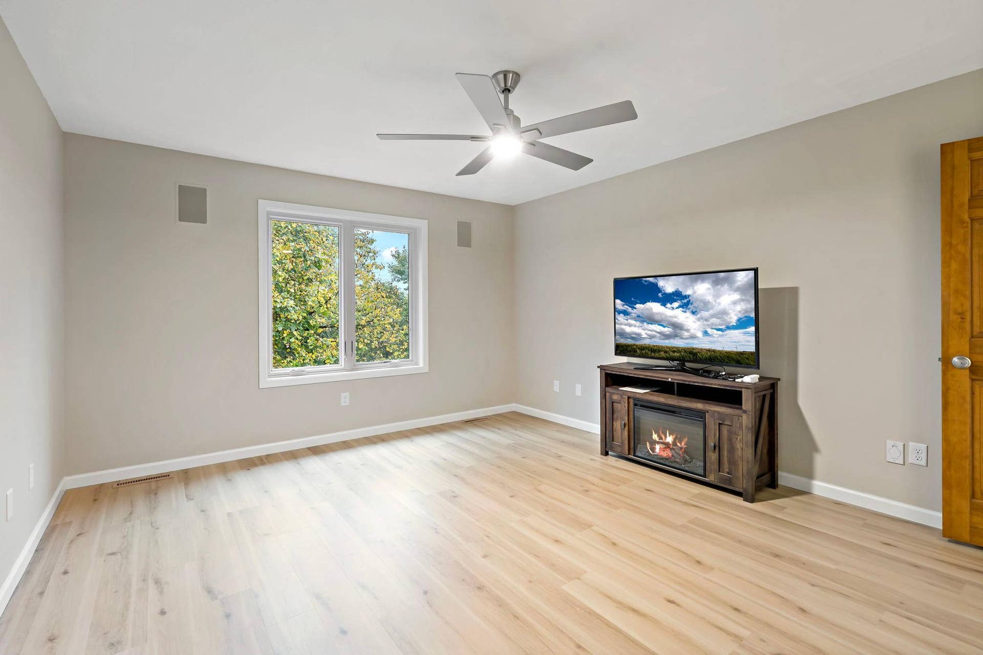 3402 Fairfax Lane, Woodbury, MN 55129 Primary Bedroom