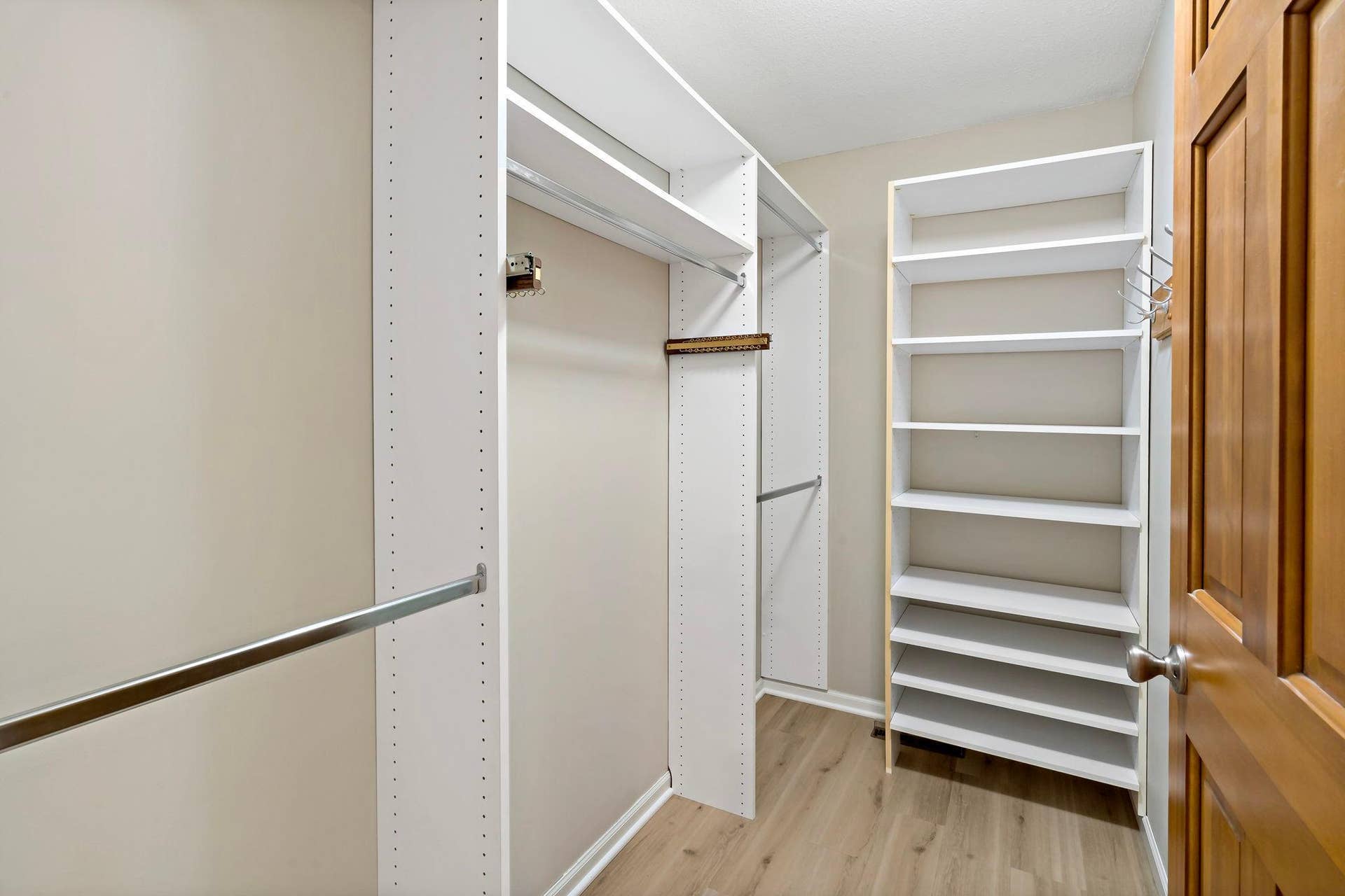 3402 Fairfax Lane, Woodbury, MN 55129 Primary Bedroom Walk-in Closet