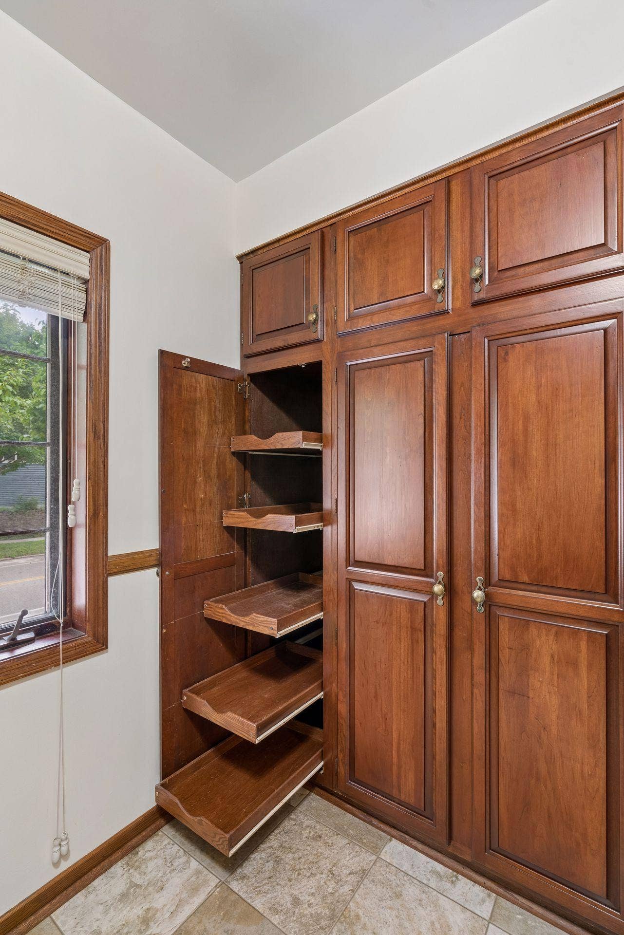 Very functional kitchen cabinets