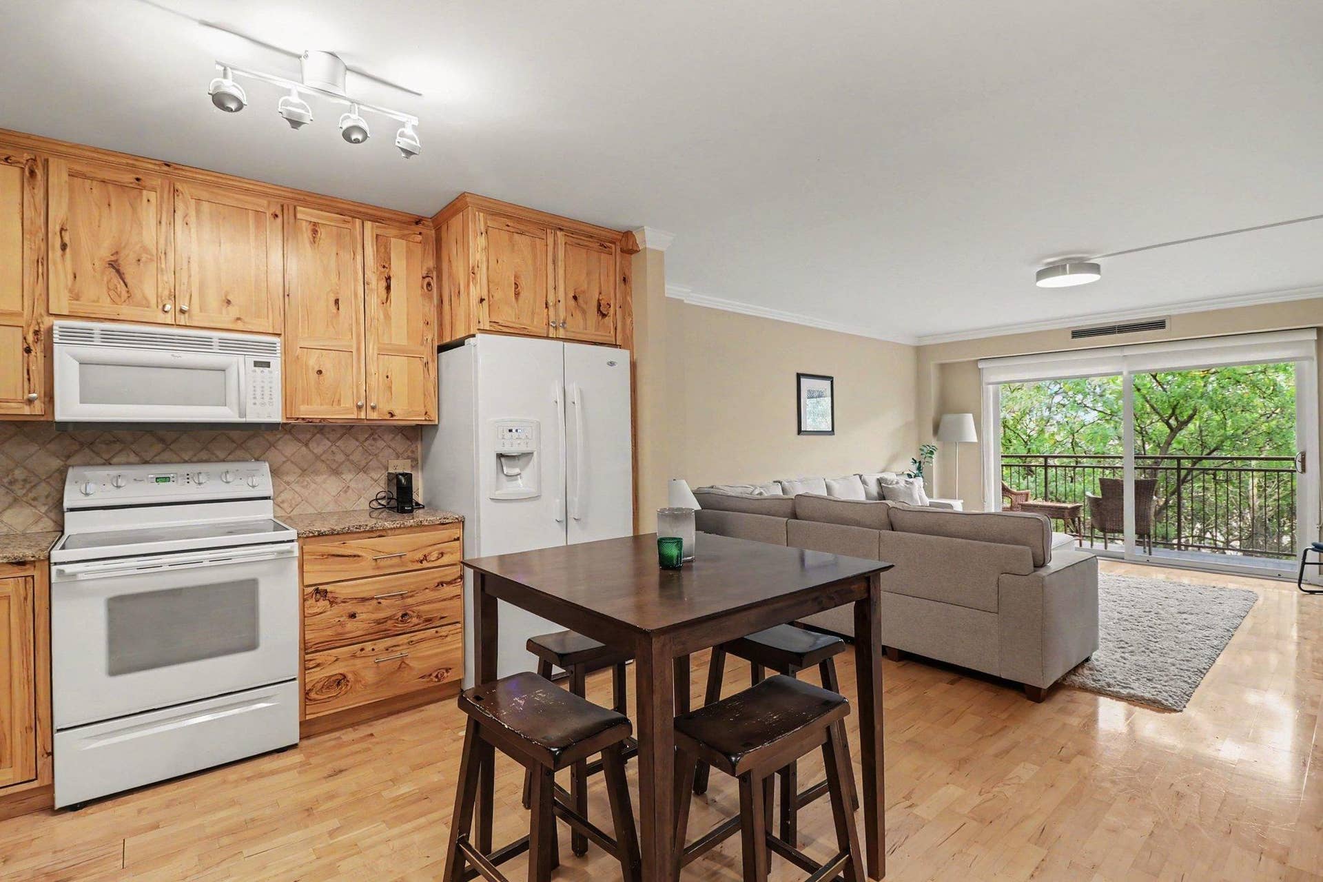 210 W Grant Street, #615, 45, Minneapolis, MN 55403 210 W Grant Street, #615, 45, Minneapolis, MN 55403