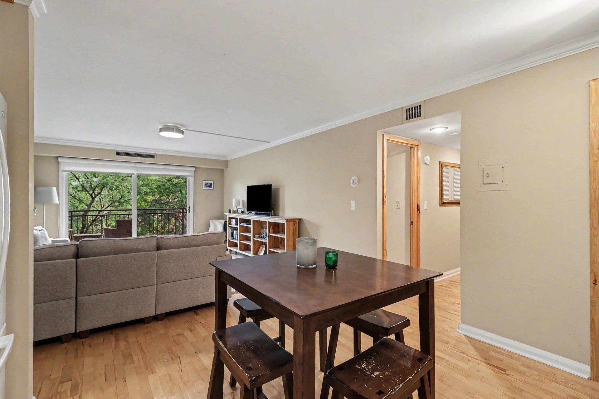 210 W Grant Street, #615, 45, Minneapolis, MN 55403 210 W Grant Street, #615, 45, Minneapolis, MN 55403
