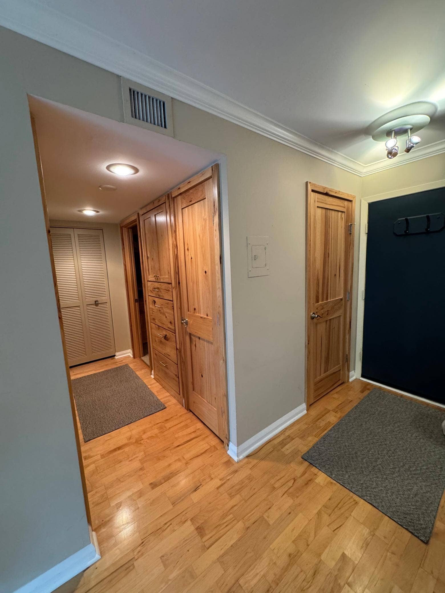 210 W Grant Street, #615, 45, Minneapolis, MN 55403 210 W Grant Street, #615, 45, Minneapolis, MN 55403