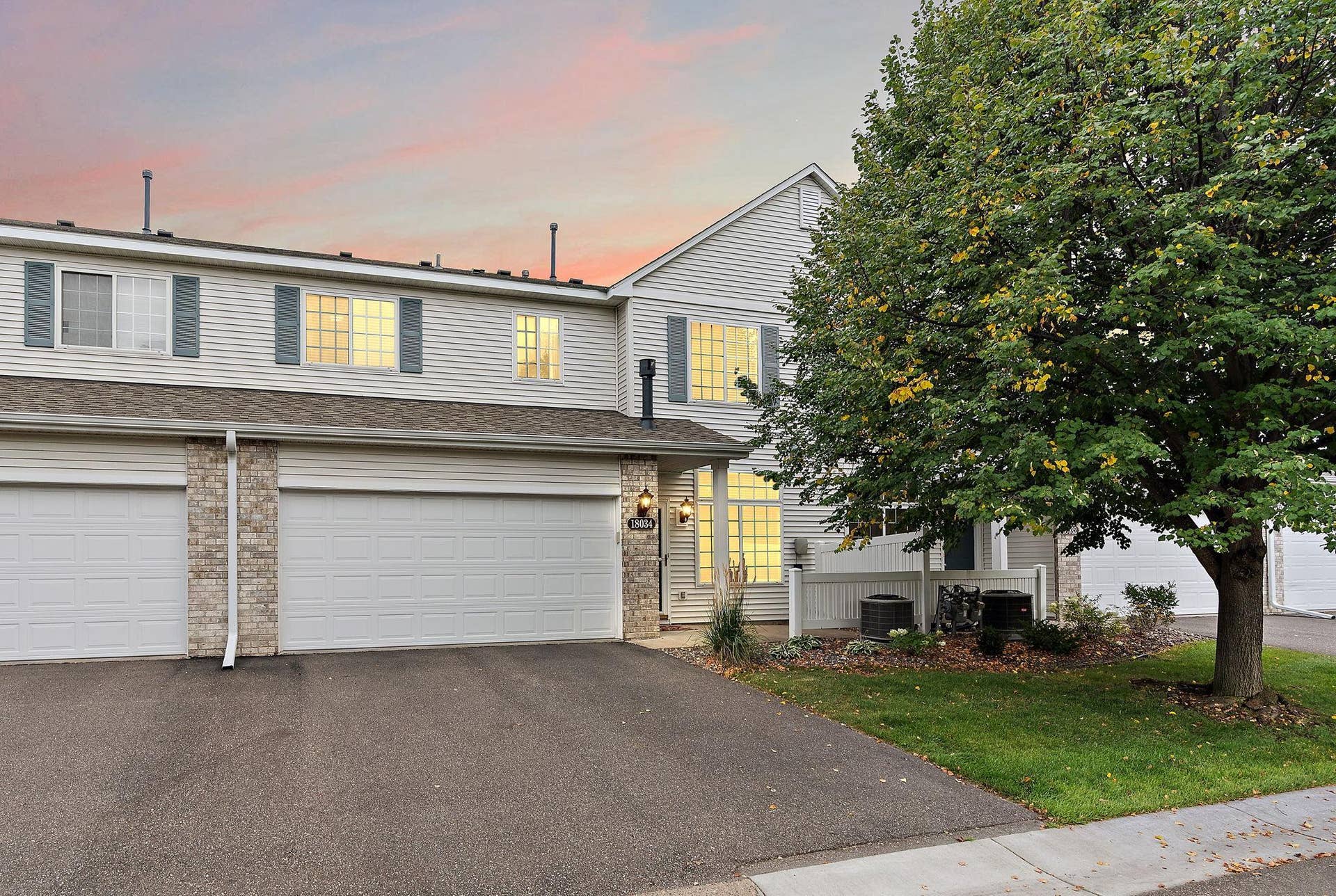18034 69th Place N, Maple Grove, MN 55311 Welcome to 18034 69th Pl N!