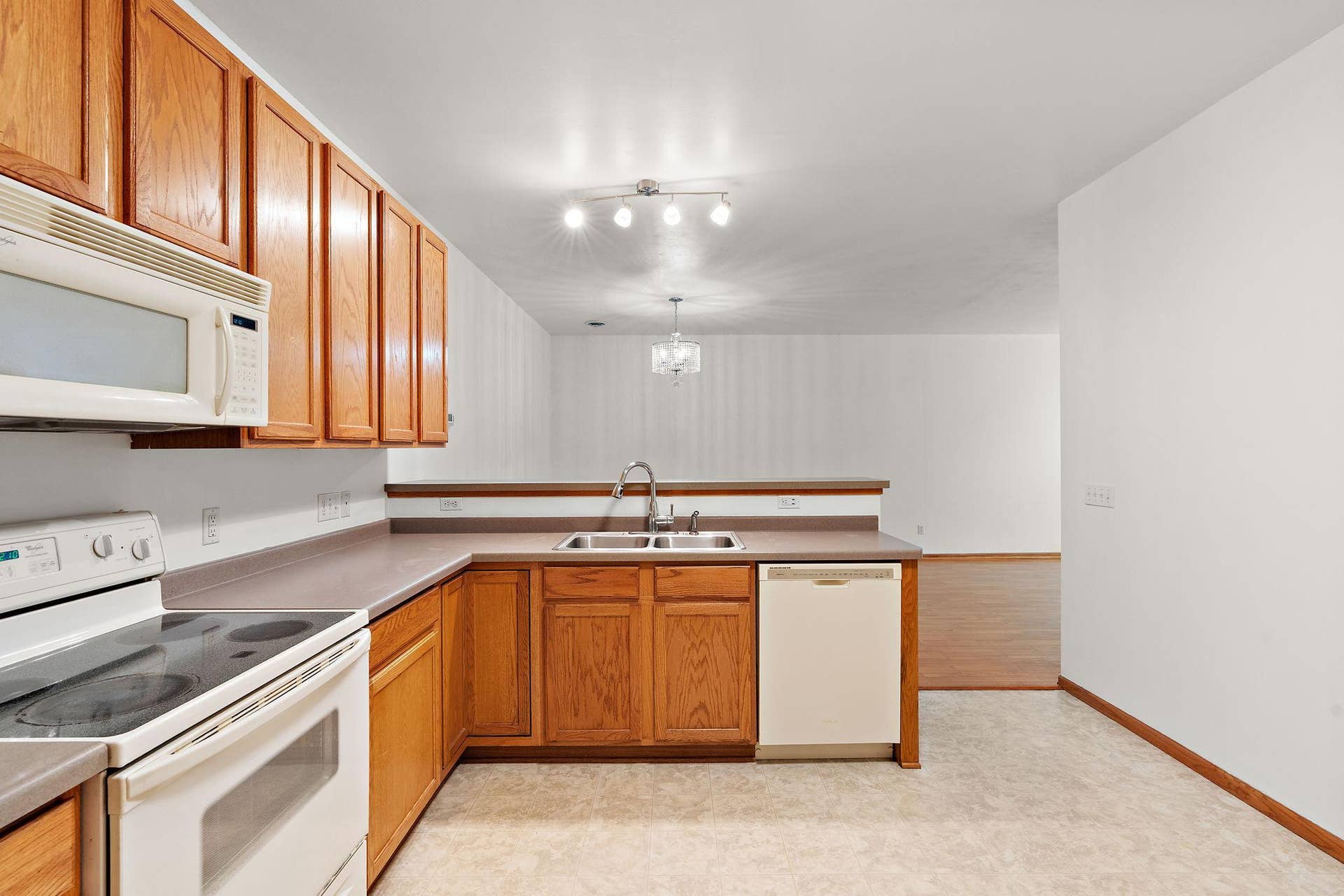18034 69th Place N, Maple Grove, MN 55311 18034 69th Place N, Maple Grove, MN 55311