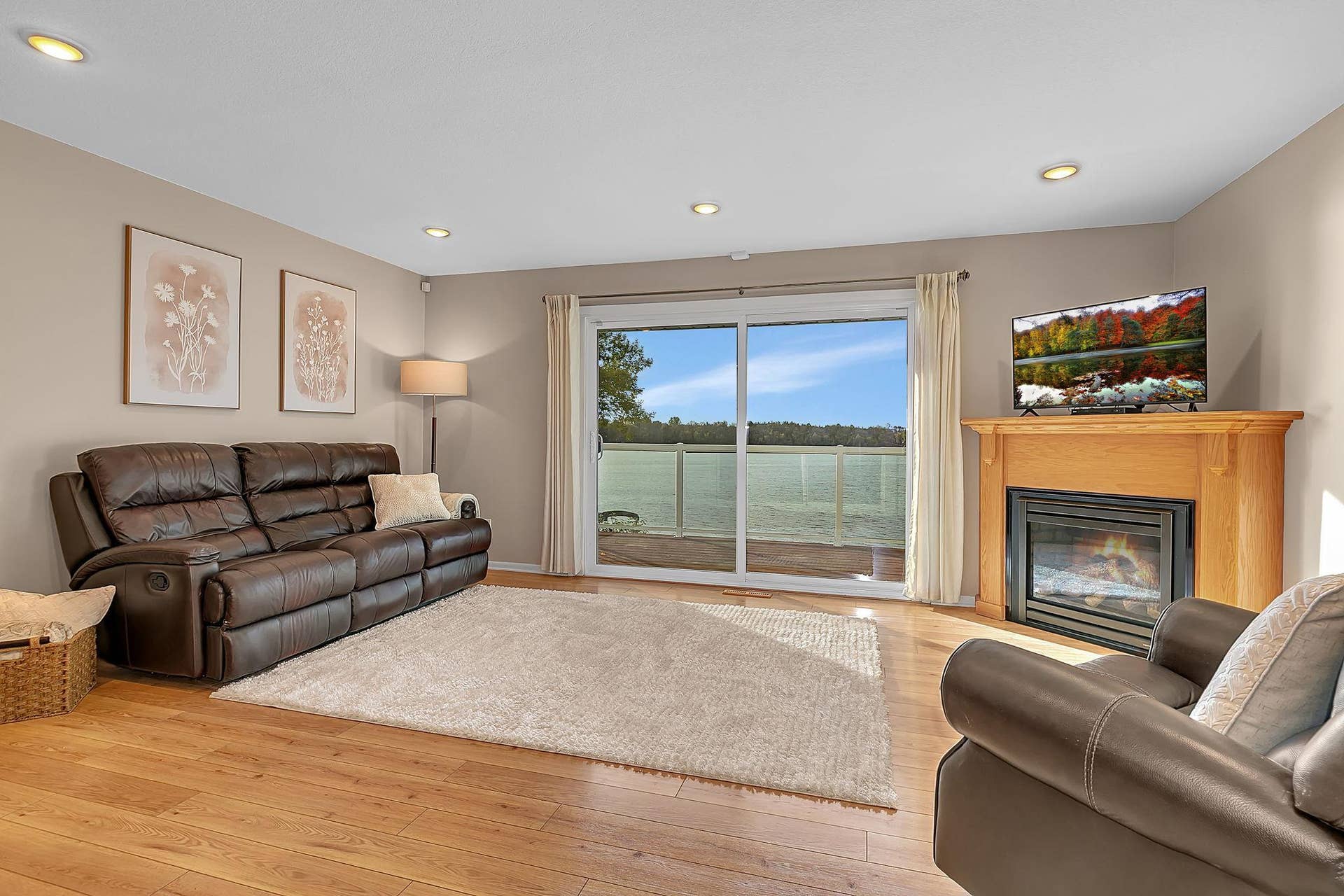 Imagine walking in to this view everyday!