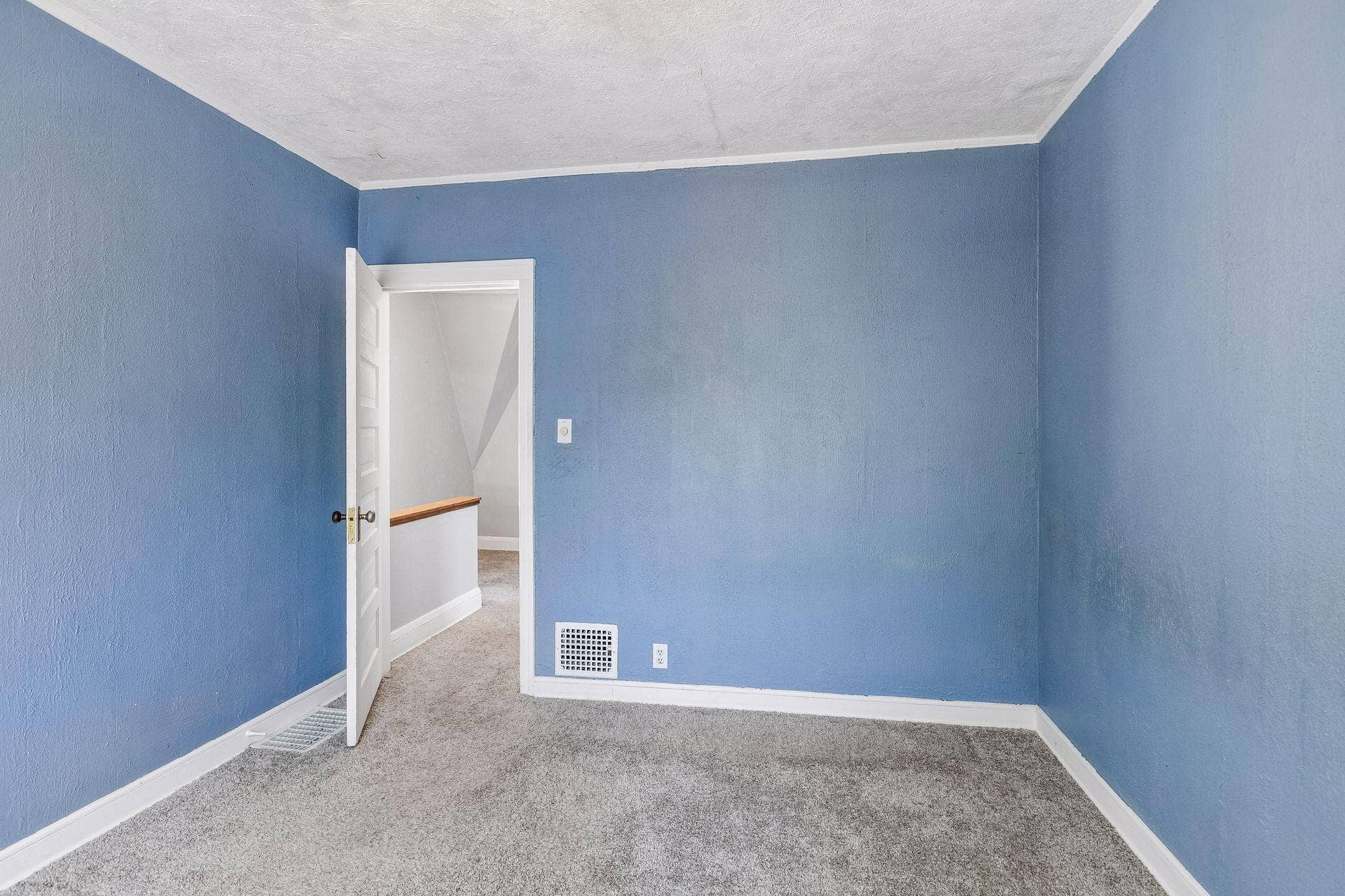 1505 Sherburne Avenue, 93, Saint Paul, MN 55104 1505 Sherburne Avenue - Primary Bed-1.jpg