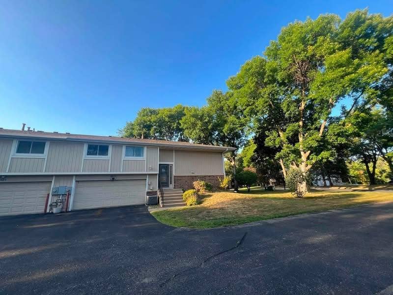 6623 Ives Lane N, Maple Grove, MN 55369 6623 Ives Lane N, Maple Grove, MN 55369