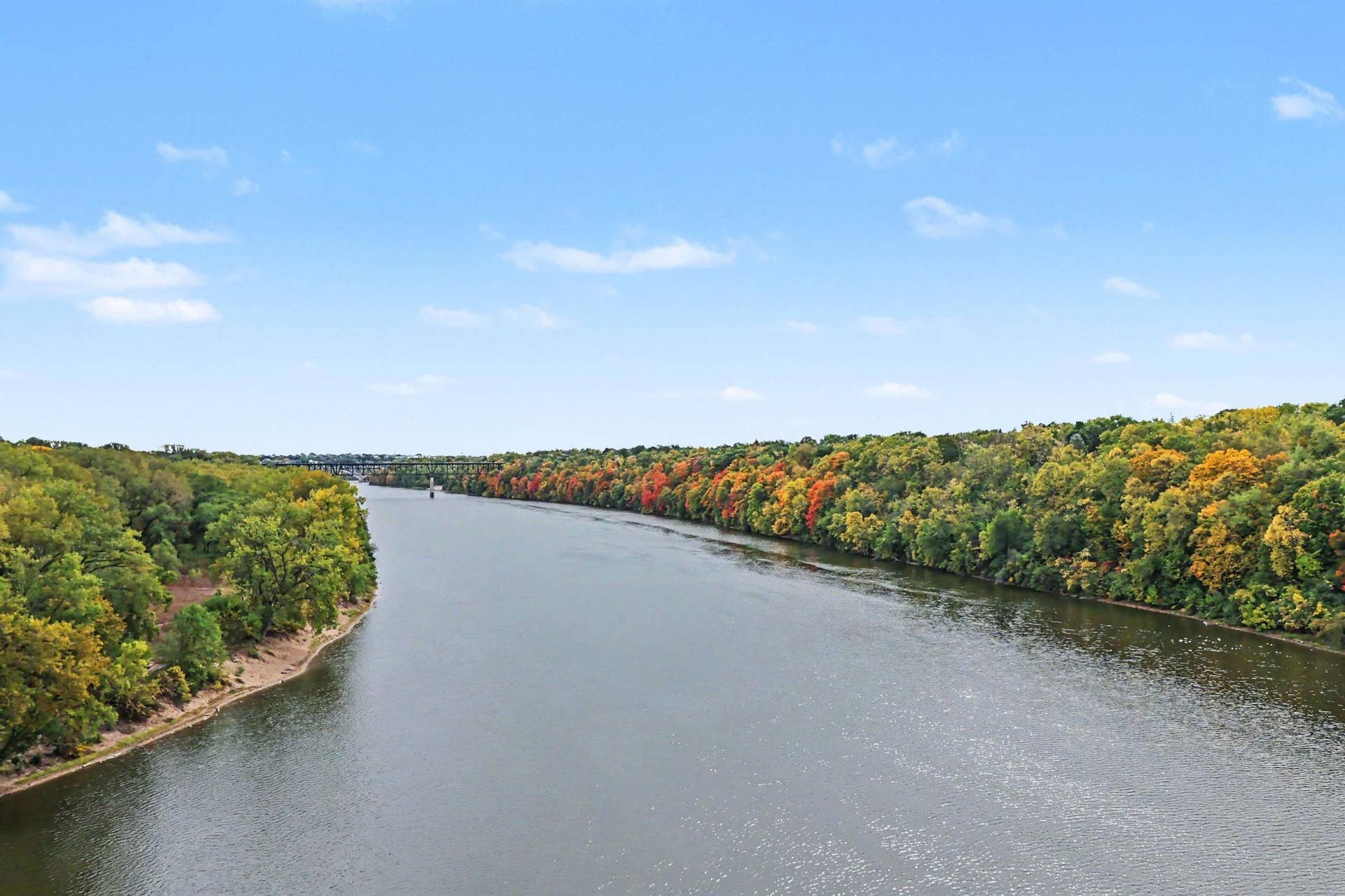 Walk to scenic views of Mississippi River