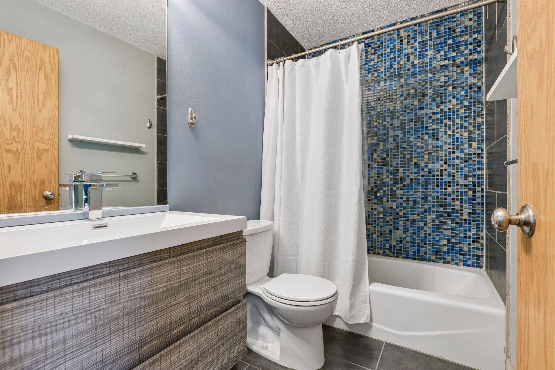 3049 Lake Shore Drive, #A, 83, Minneapolis, MN 55416
