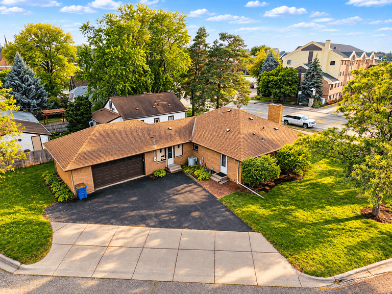 4201 40th Avenue N, Robbinsdale, MN 55422 012_sunlit_suburban_brick_home_and_lush_neighborhood_835.png
