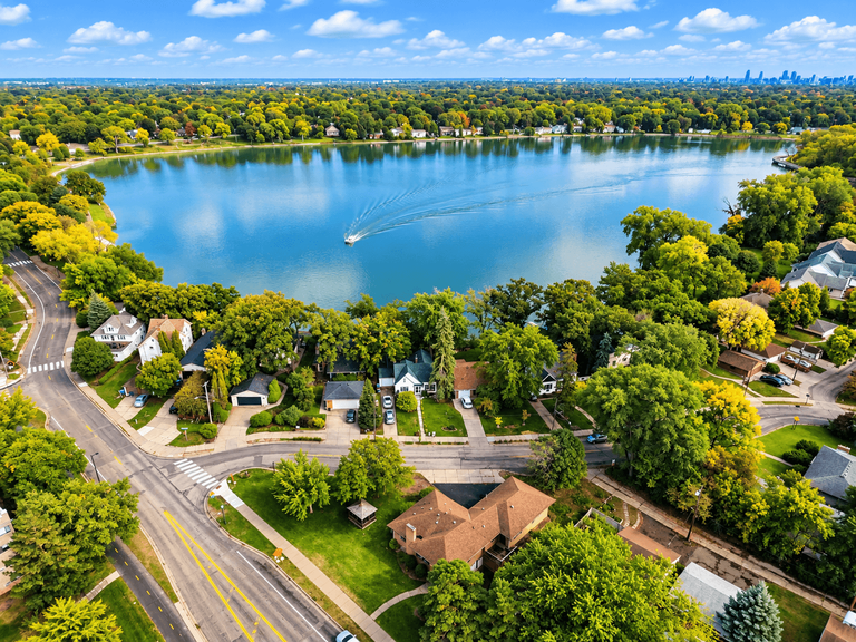 4201 40th Avenue N, Robbinsdale, MN 55422 010_lakeside_suburbia_under_bright_skies_441.png