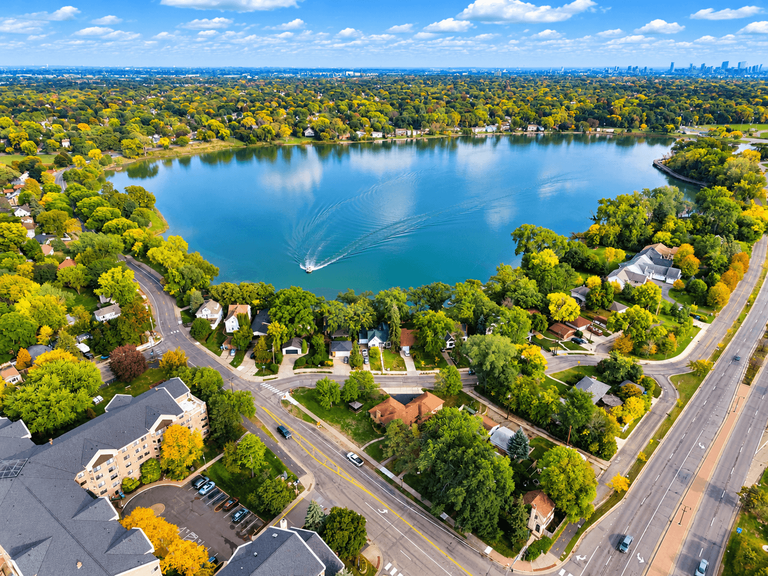 4201 40th Avenue N, Robbinsdale, MN 55422 005_autumn_lake_and_city_skyline_from_above_1_553.png