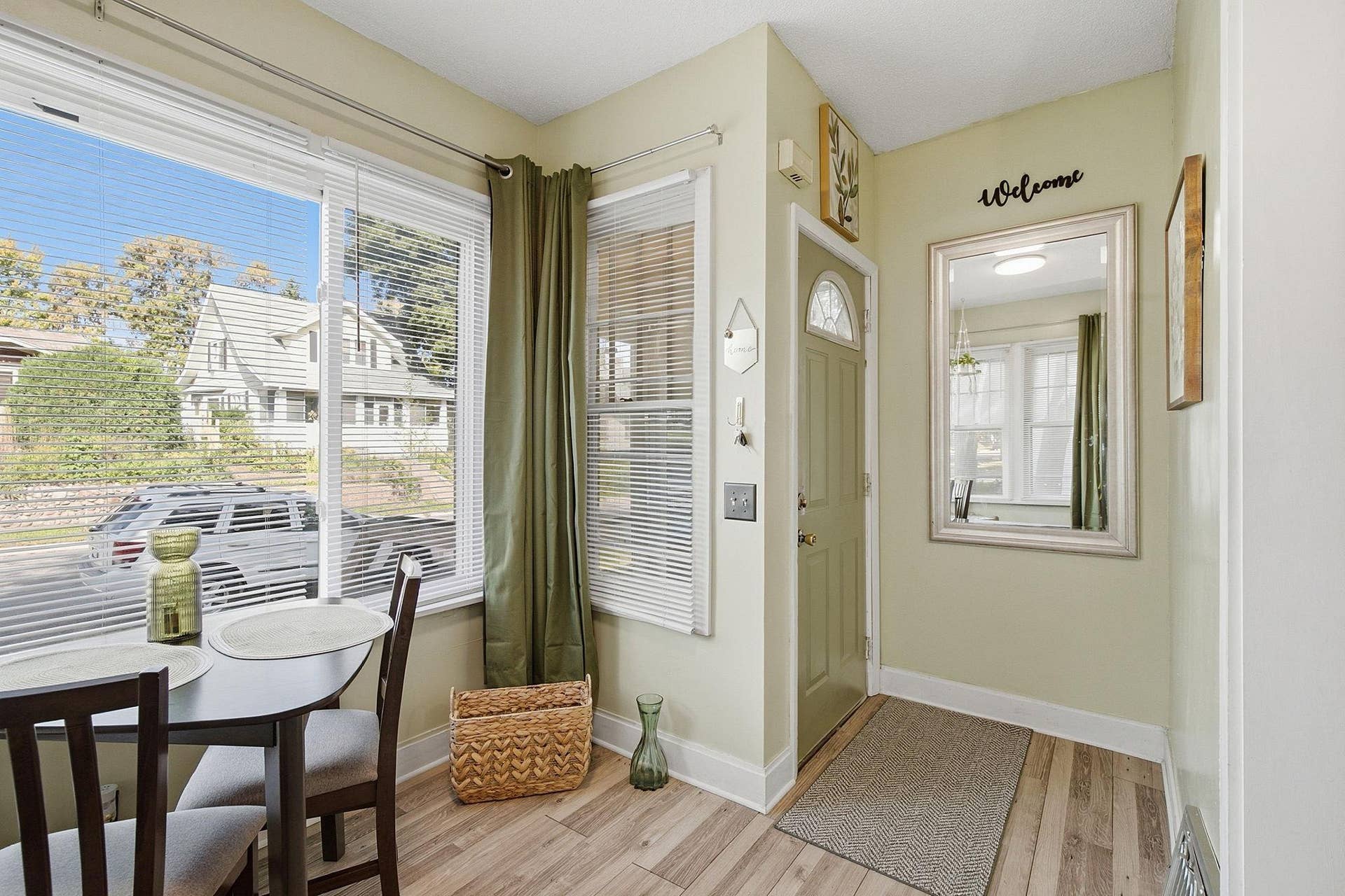 6-web-or-mls-268_Sidney_St_E_Saint_Paul_MN_2377.jpg