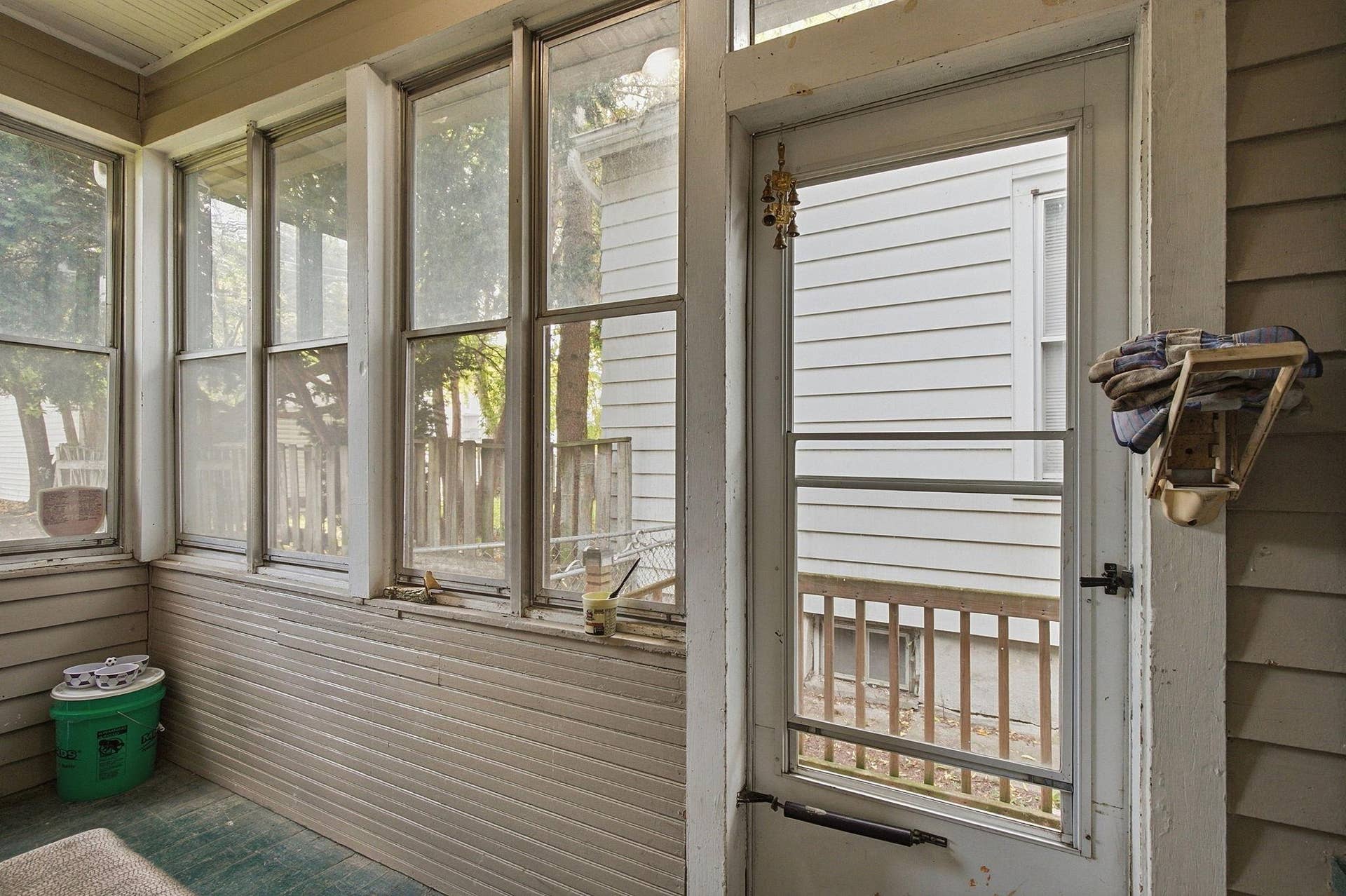 27-web-or-mls-268_Sidney_St_E_Saint_Paul_MN_2482.jpg