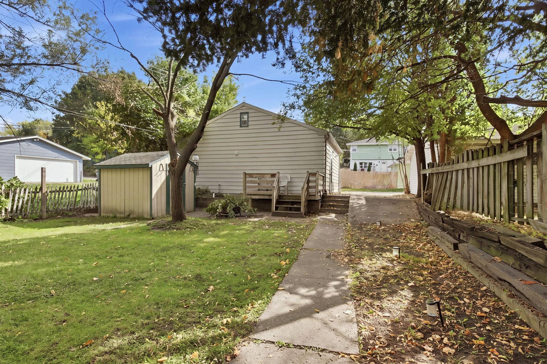 40-web-or-mls-268_Sidney_St_E_Saint_Paul_MN_2567.jpg