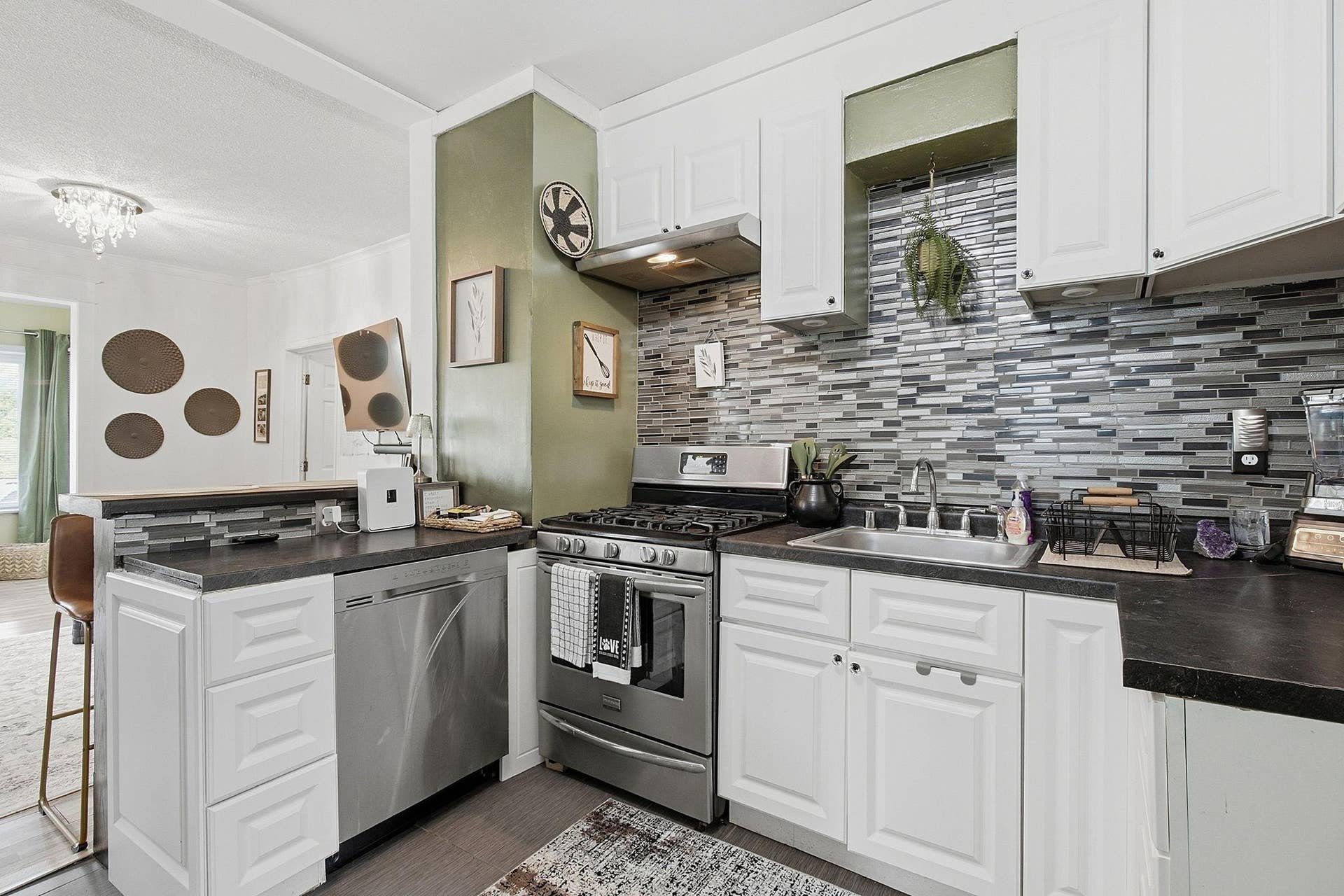 20-web-or-mls-268_Sidney_St_E_Saint_Paul_MN_2447.jpg