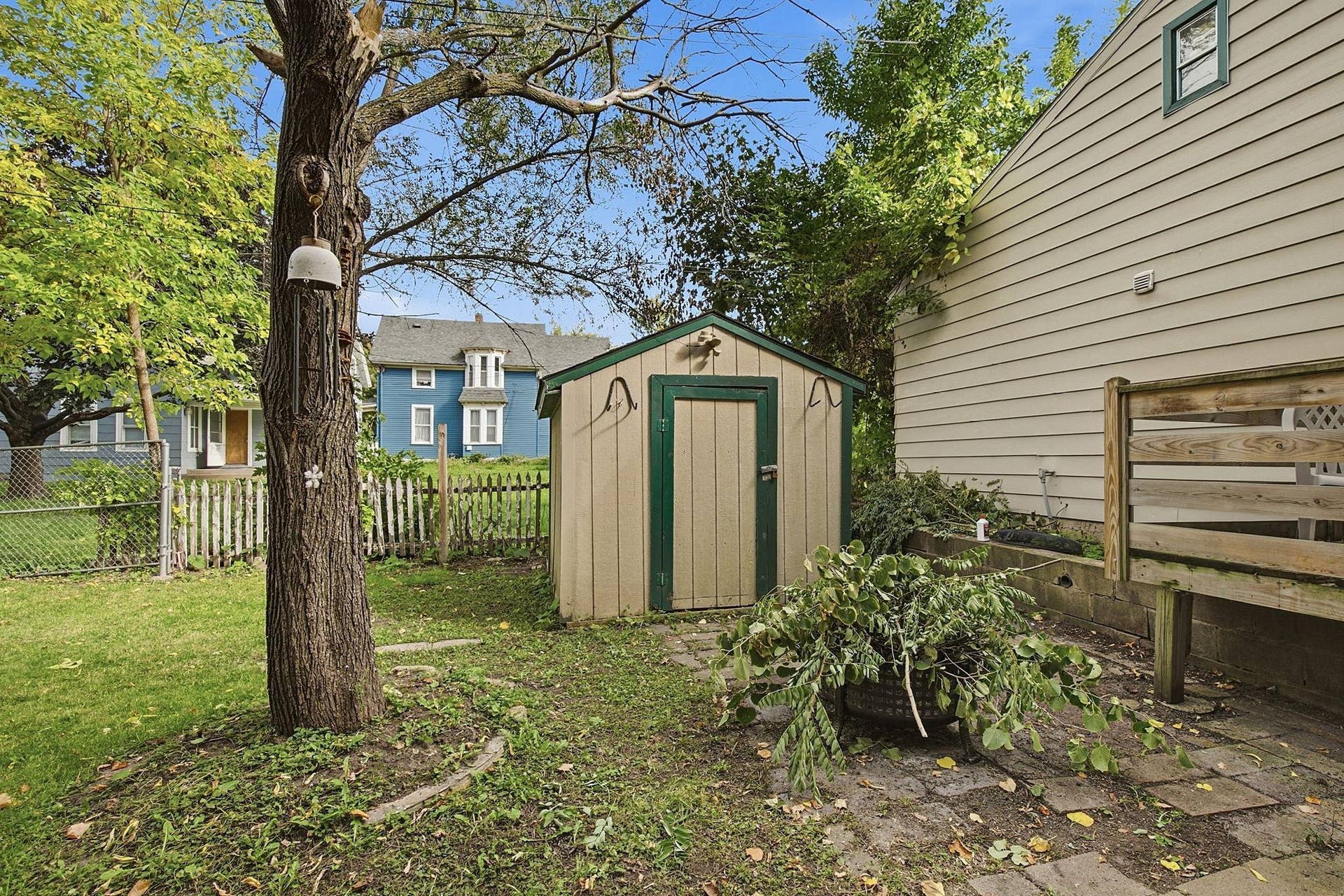 41-web-or-mls-268_Sidney_St_E_Saint_Paul_MN_2572.jpg