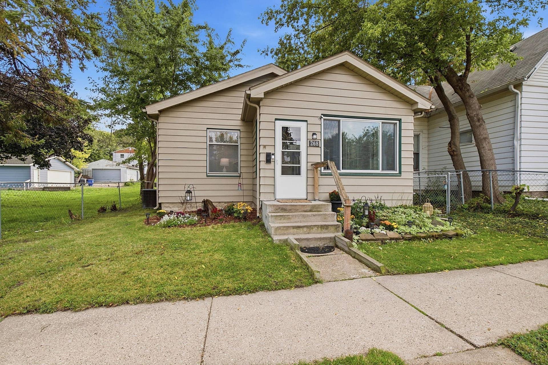 1-web-or-mls-268_Sidney_St_E_Saint_Paul_MN_2542.jpg