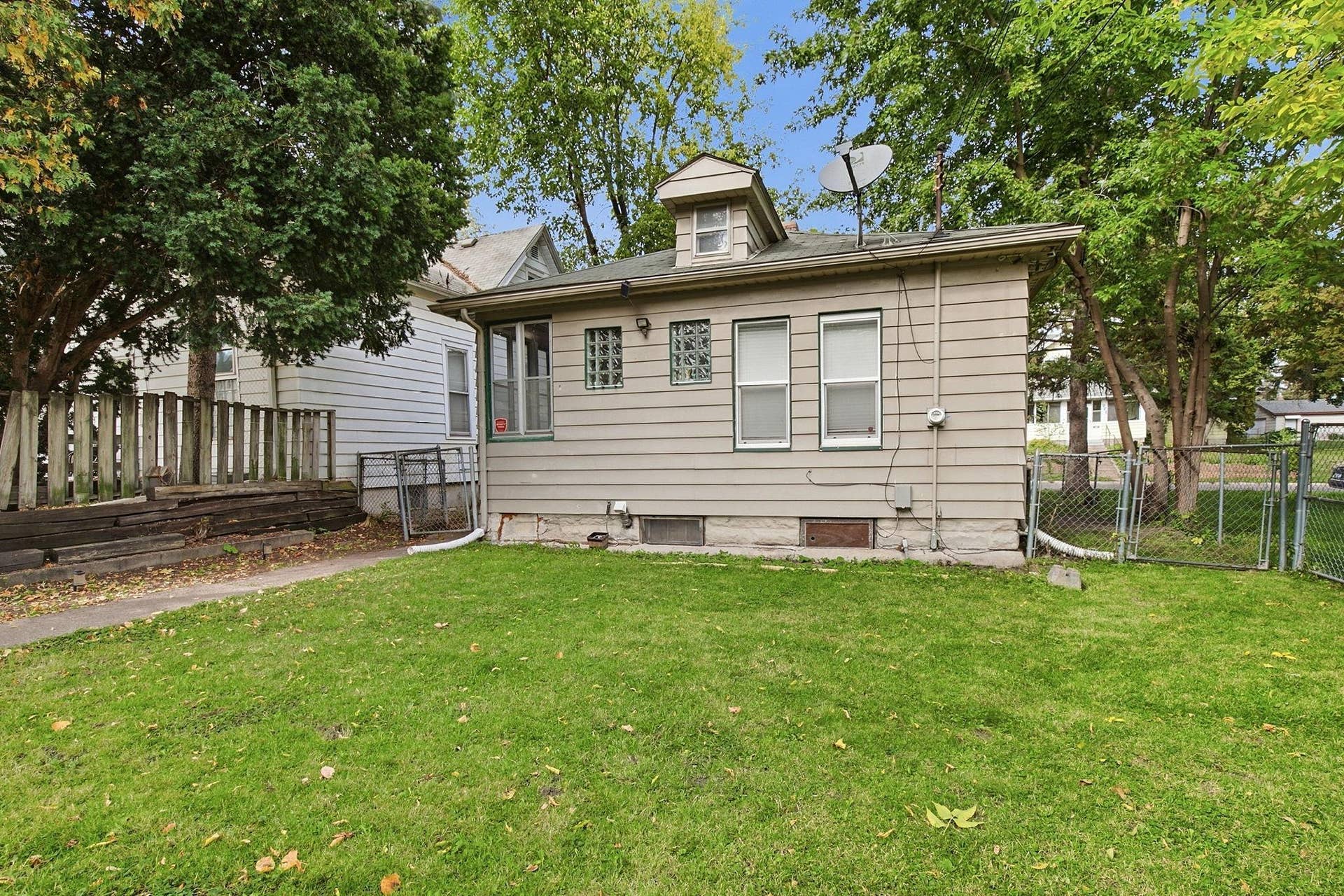 43-web-or-mls-268_Sidney_St_E_Saint_Paul_MN_2582.jpg