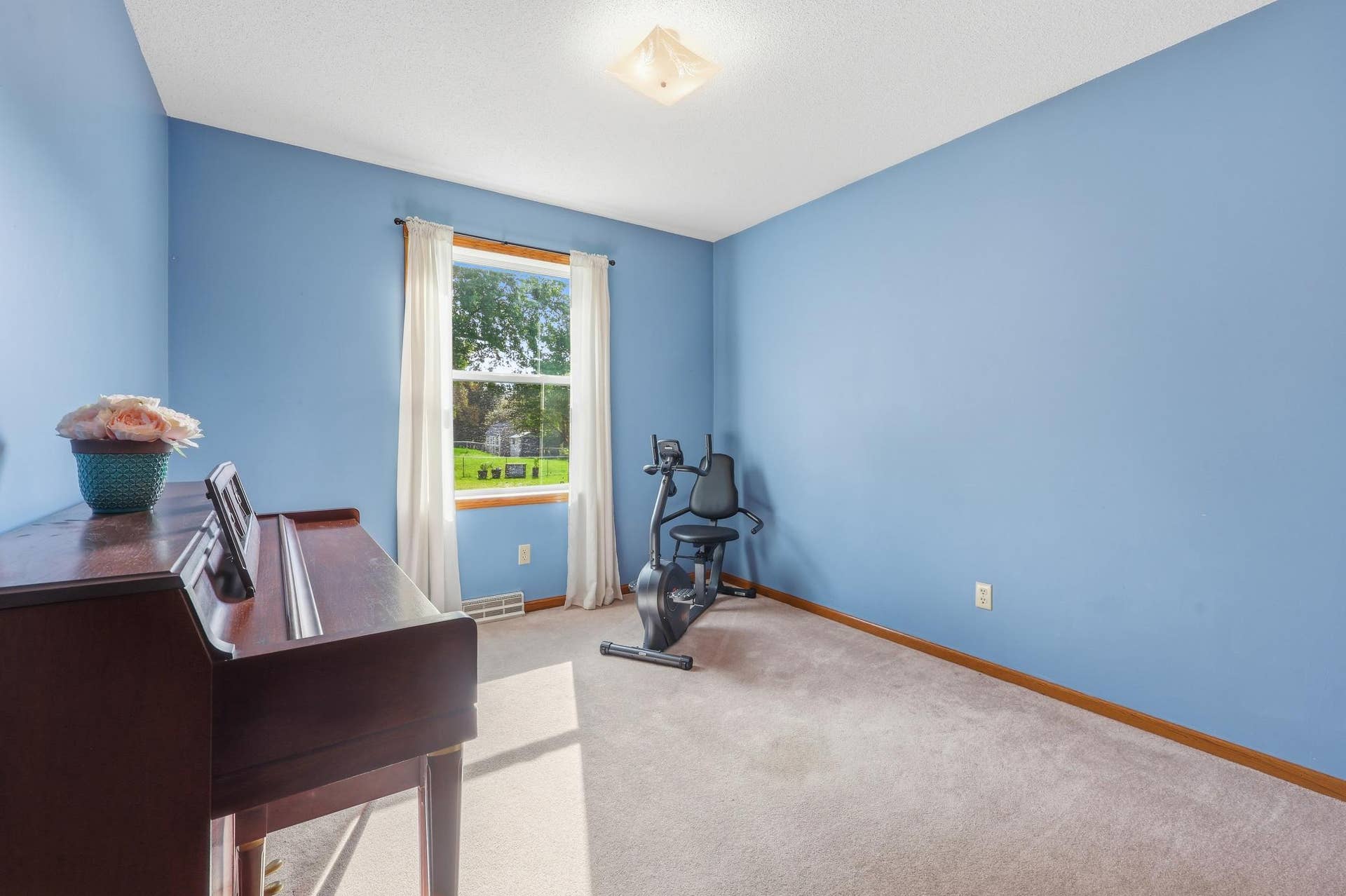260 Westgate Drive, Winsted, MN 55395 West Main Floor Bedroom