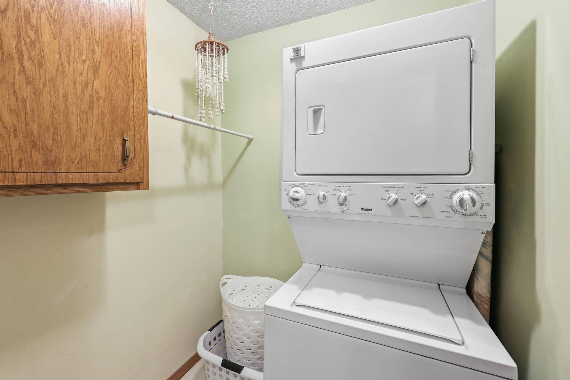 260 Westgate Drive, Winsted, MN 55395 Main Floor Laundry