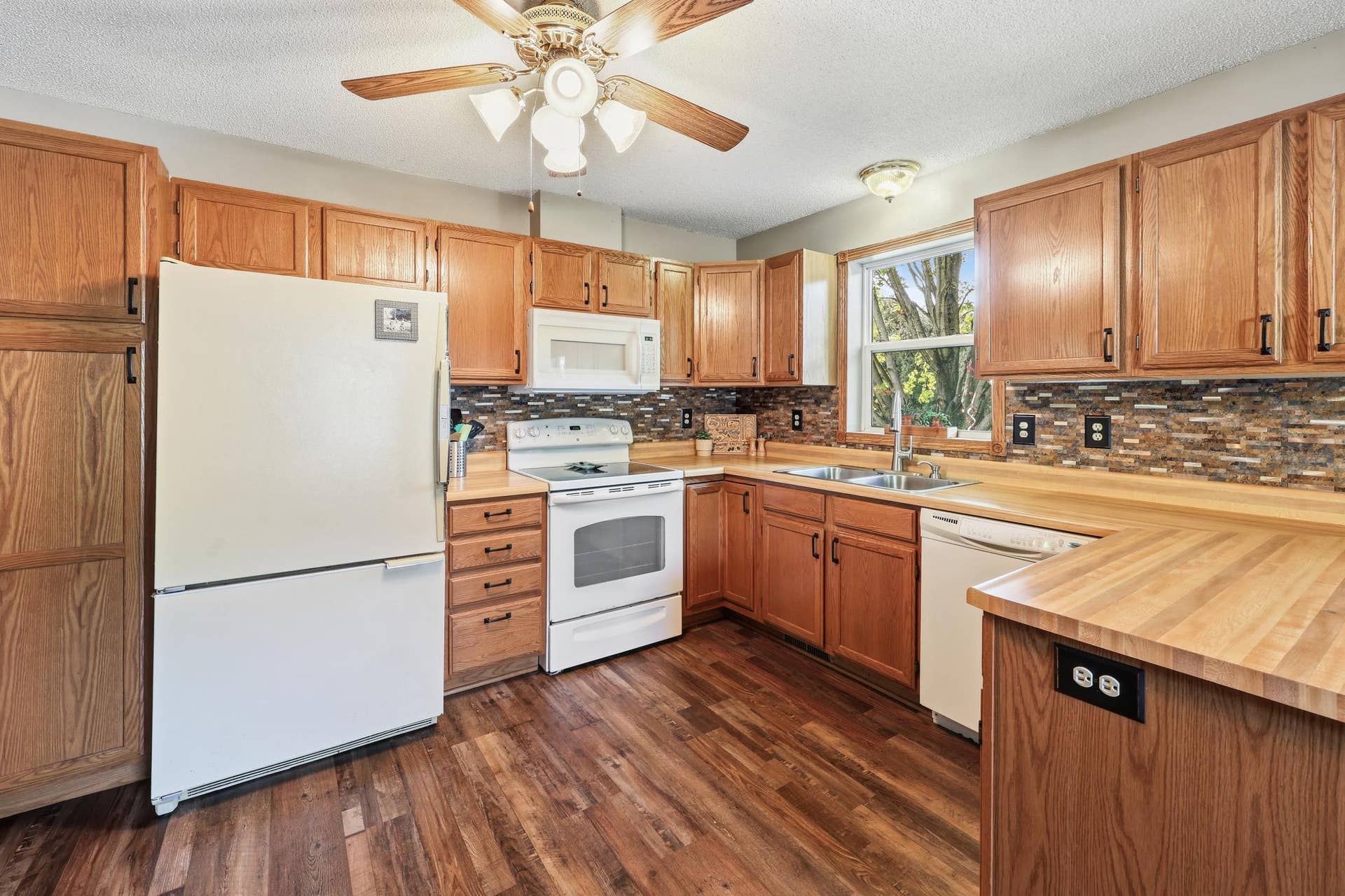 260 Westgate Drive, Winsted, MN 55395 260 Westgate Drive, Winsted, MN 55395