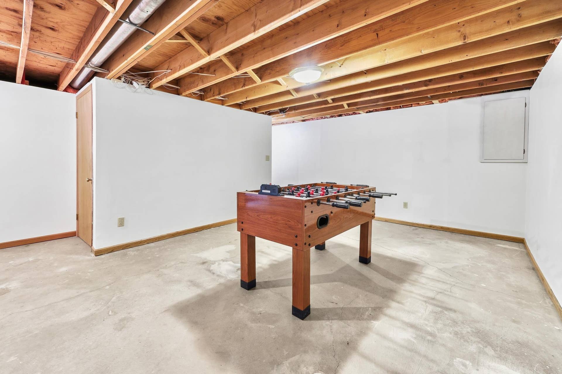 260 Westgate Drive, Winsted, MN 55395 Ready for your finishing touches! Future Media/Family room 18x13.
