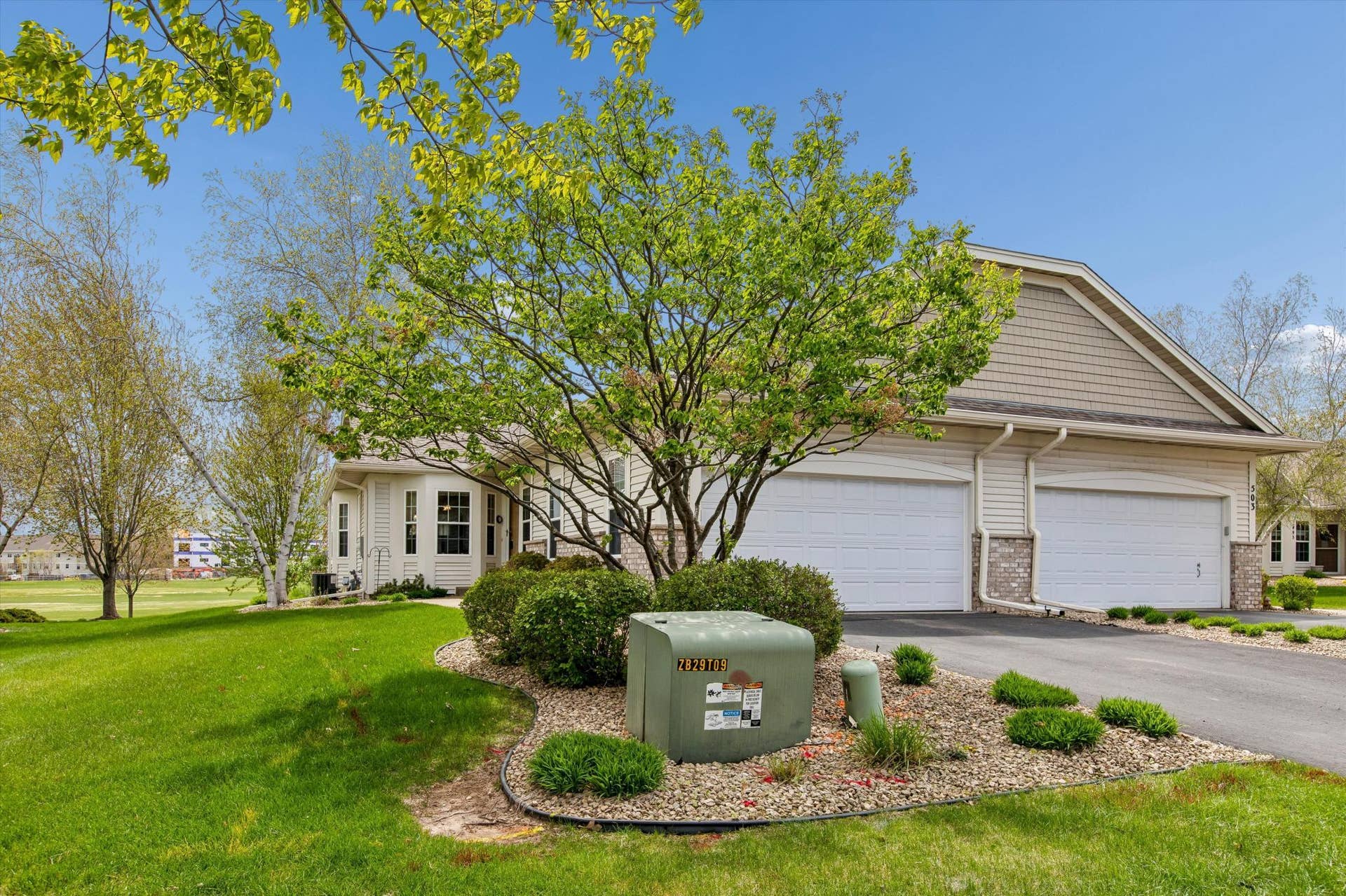 505 Holly Lane N, Oakdale, MN 55128 505 Holly Lane N, Oakdale, MN 55128